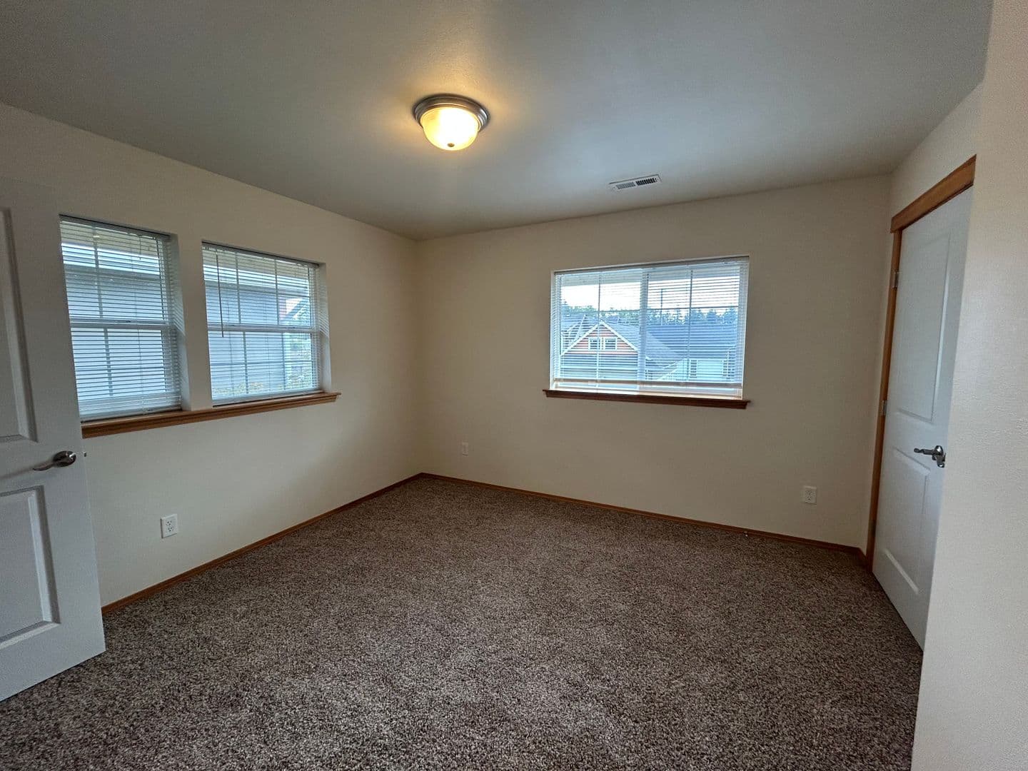 Bellingham Apartment: 4001-4057 Belltown Court