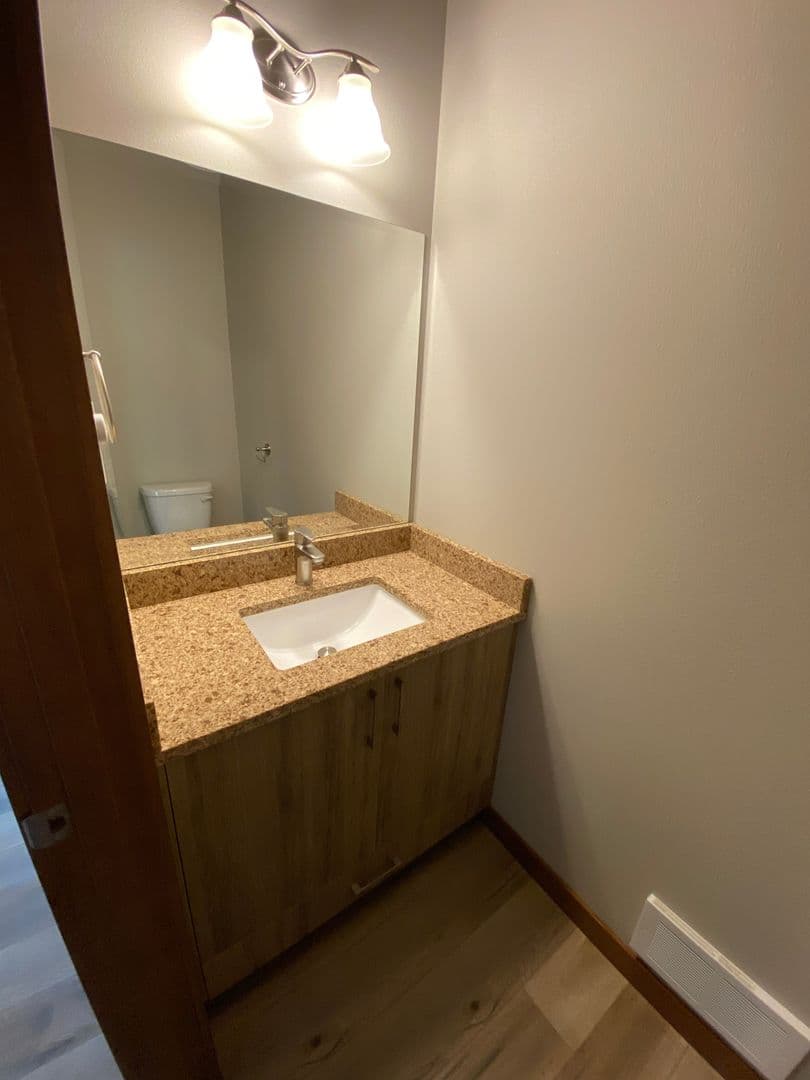 Lynden Apartment: 2073 Aaron Dr