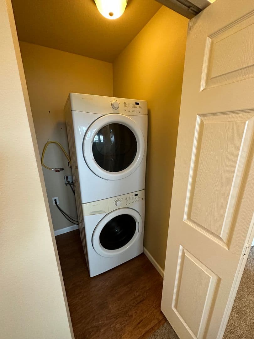Lynden Apartment: 1967 N Prairie Ln