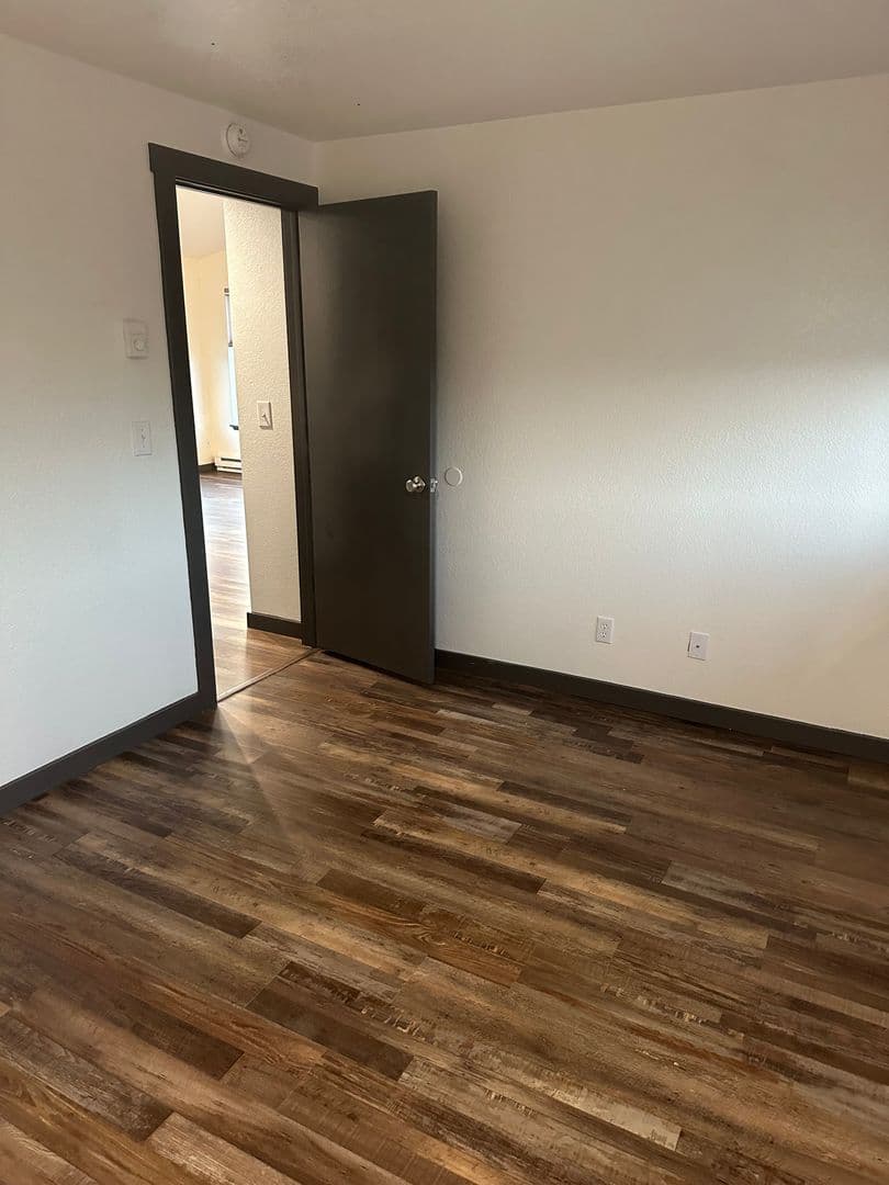 Bellingham Apartment: 1337 Puget St