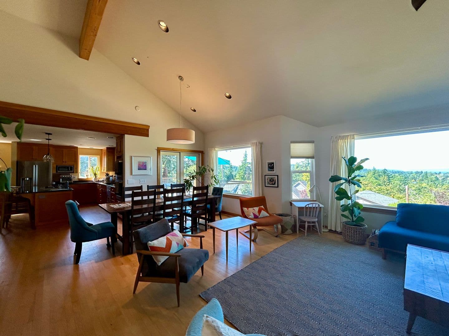 Bellingham House: 1611 S 34th St