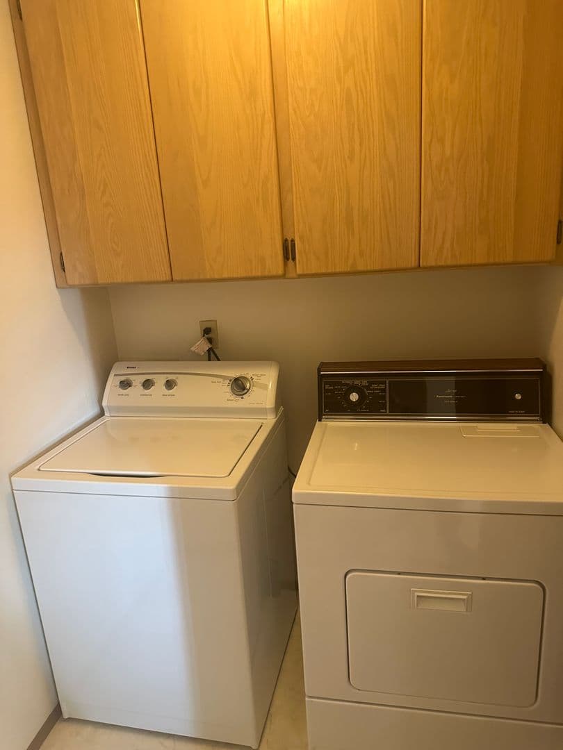 Bellingham House: 4005 B Village Dr