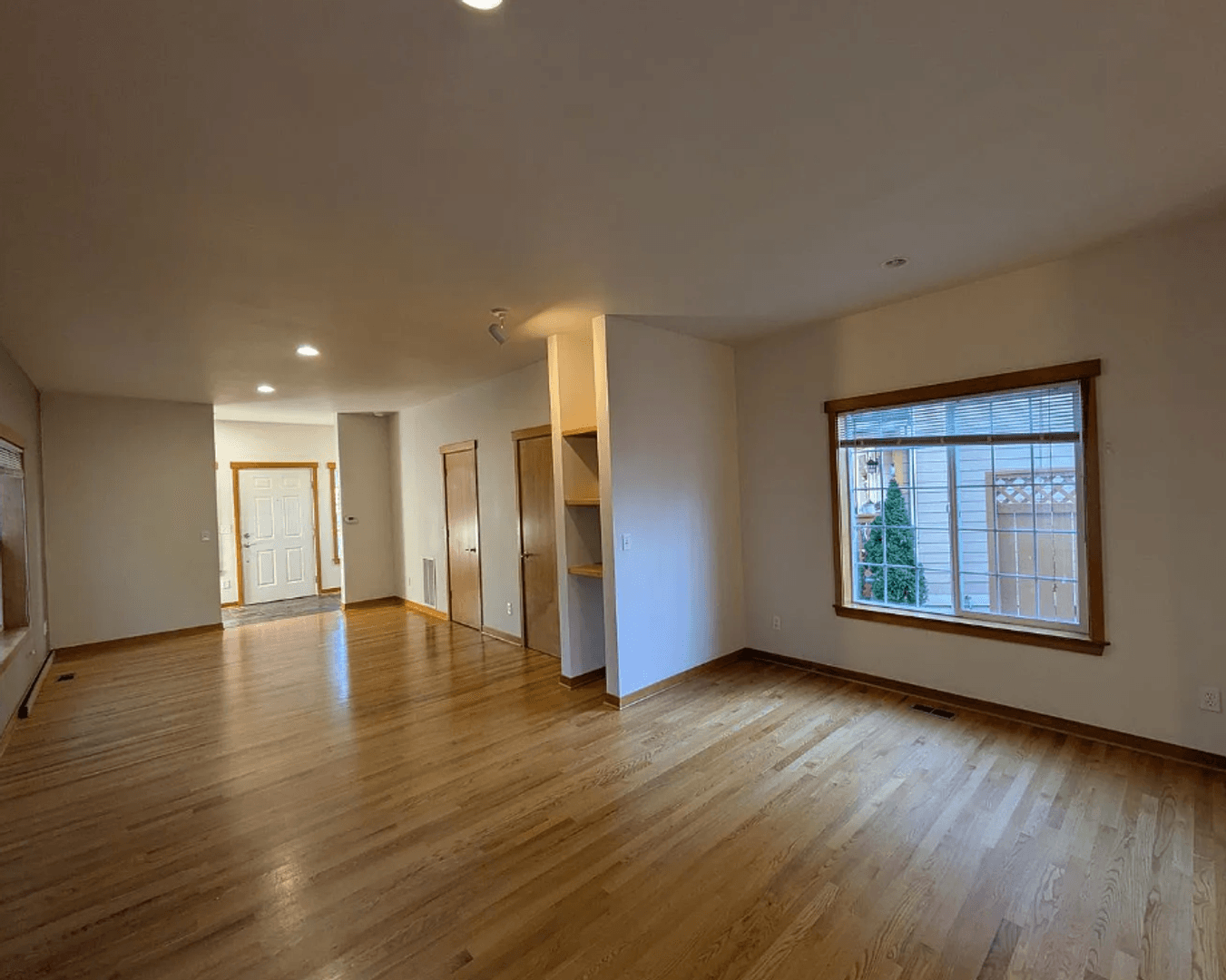 Bellingham Apartment: 4001-4057 Belltown Court