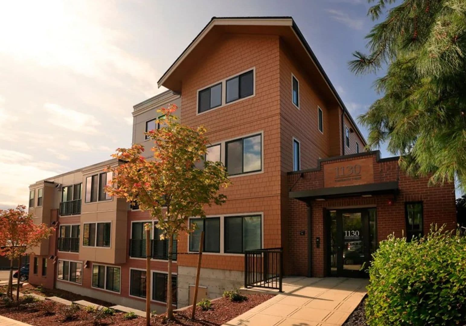 Bellingham Apartment: 1130 13th St