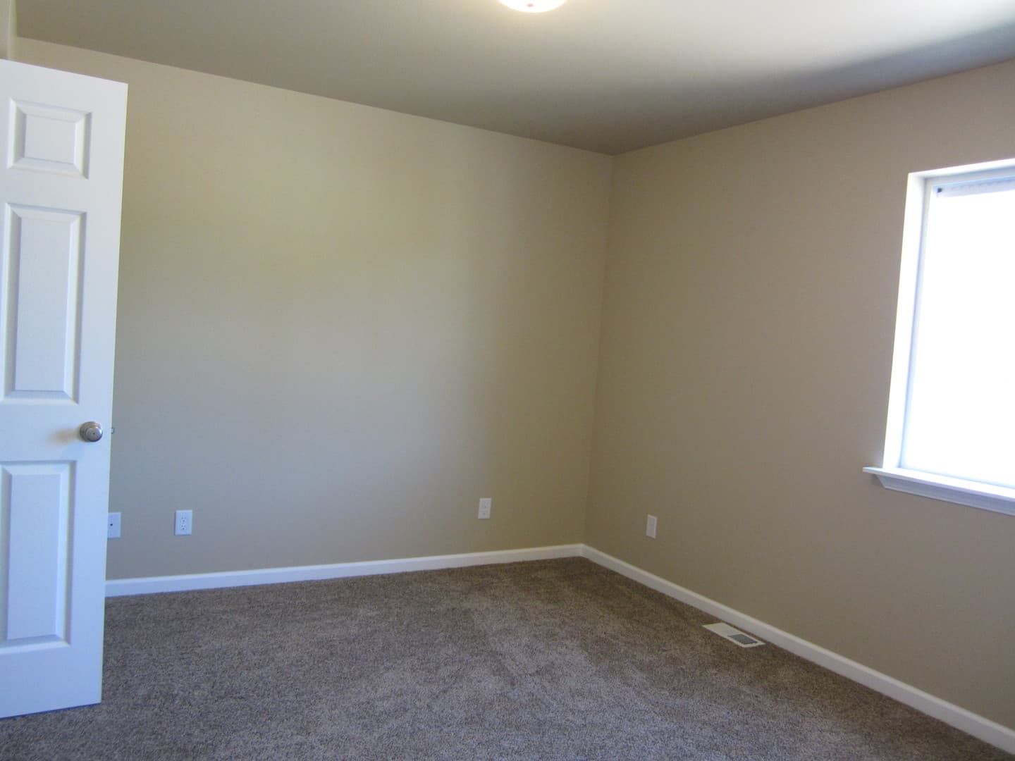 Ferndale Apartment: 2137 Siddle St