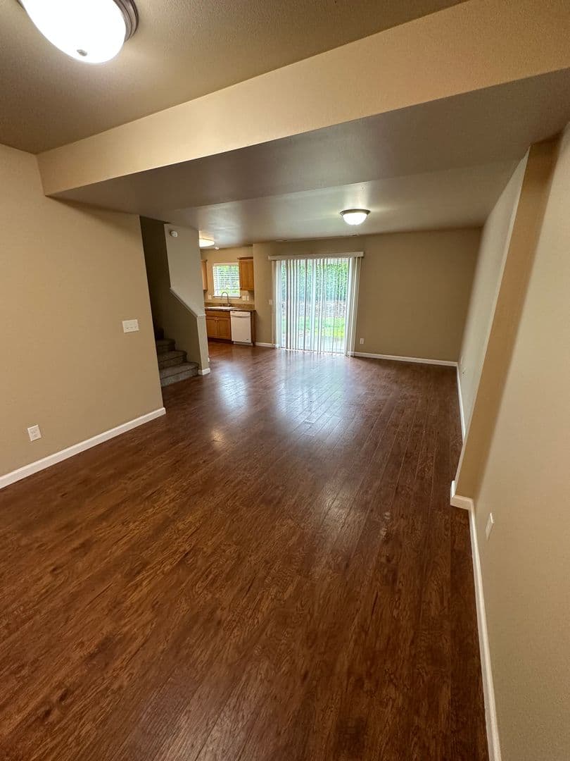 Lynden Apartment: 1975 N Prairie Ln