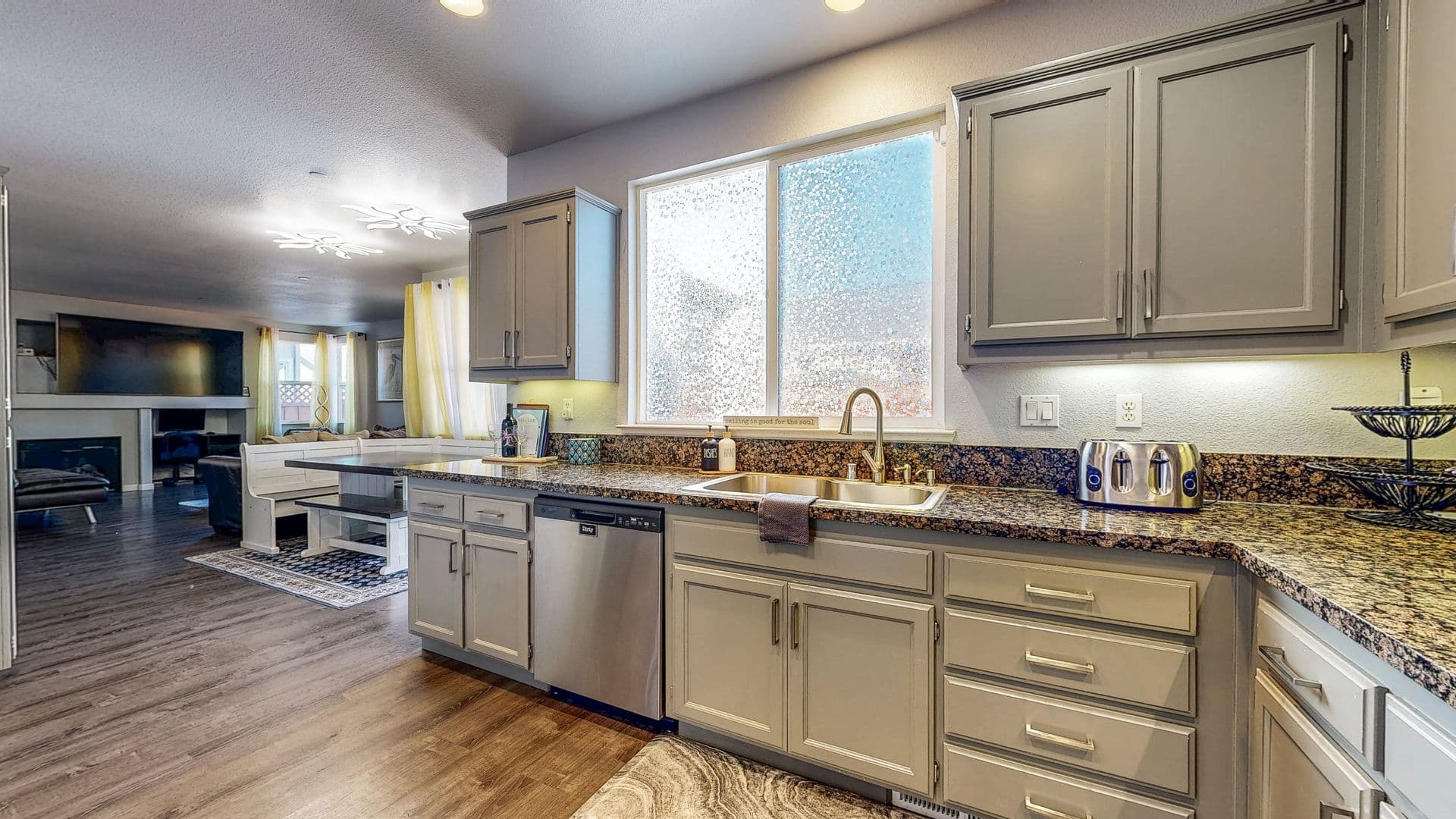 Windsor House: 8112 Luisa Way