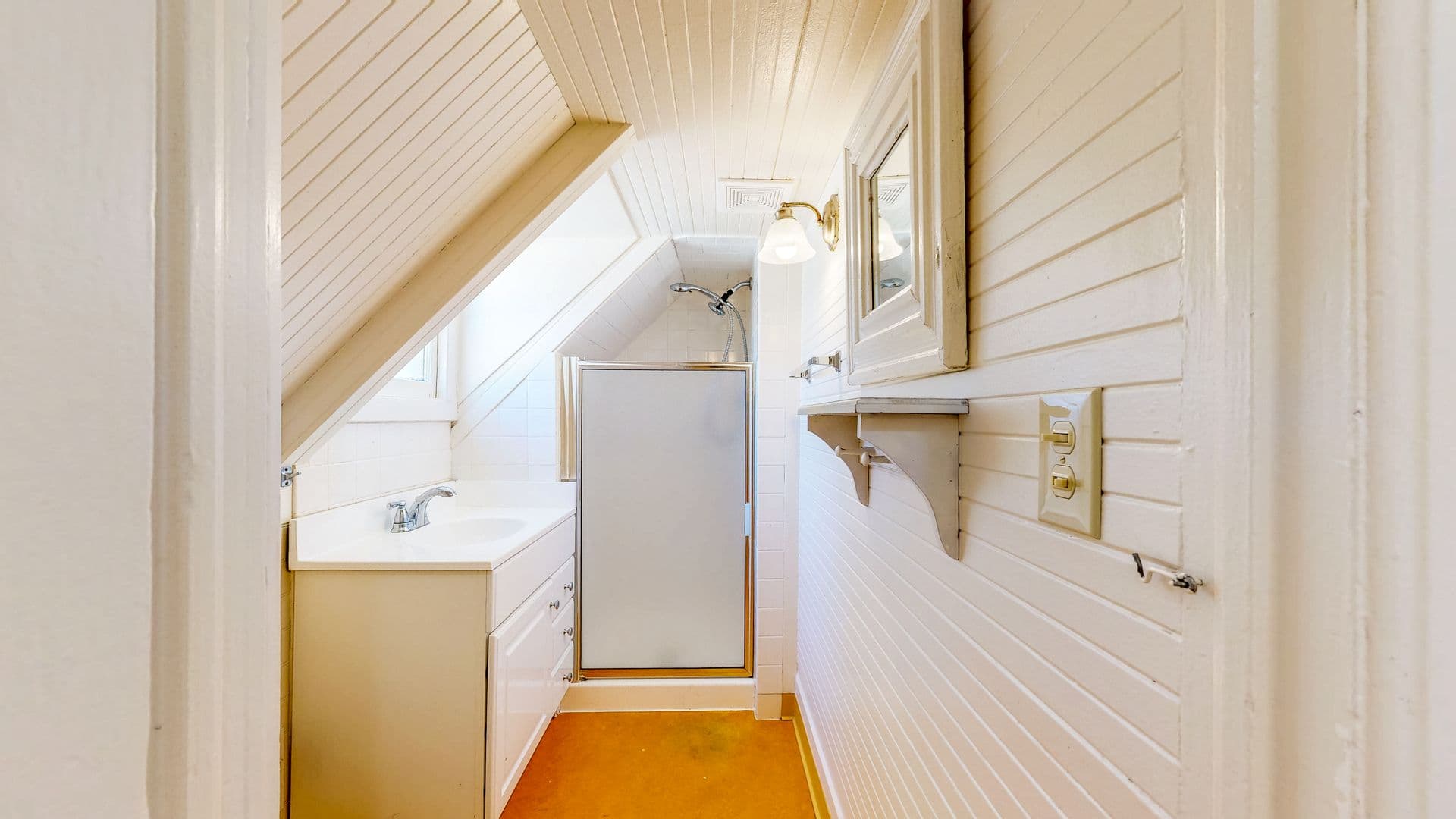 Petaluma Apartment: 407 Kentucky St.