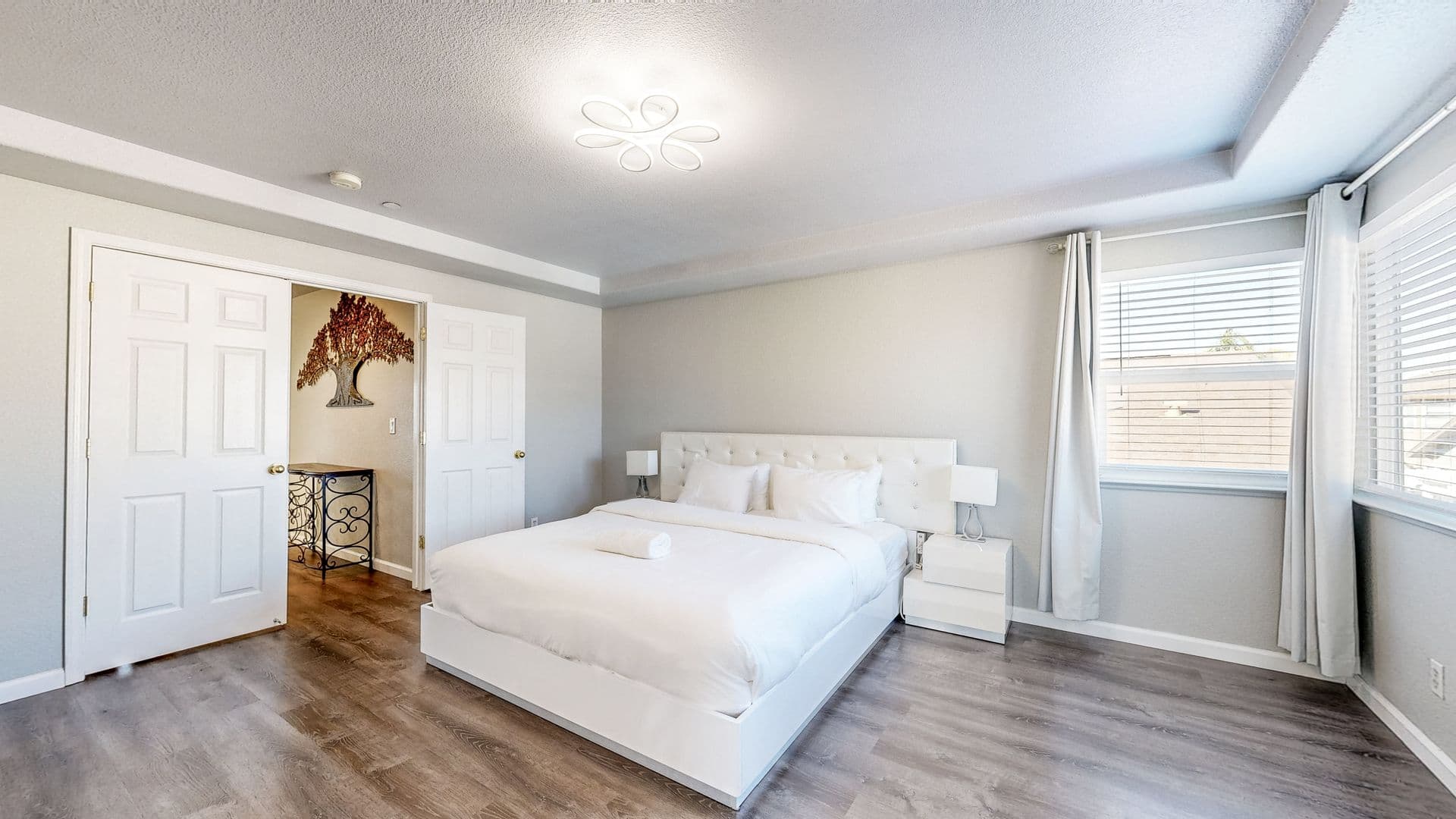 Windsor House: 8112 Luisa Way