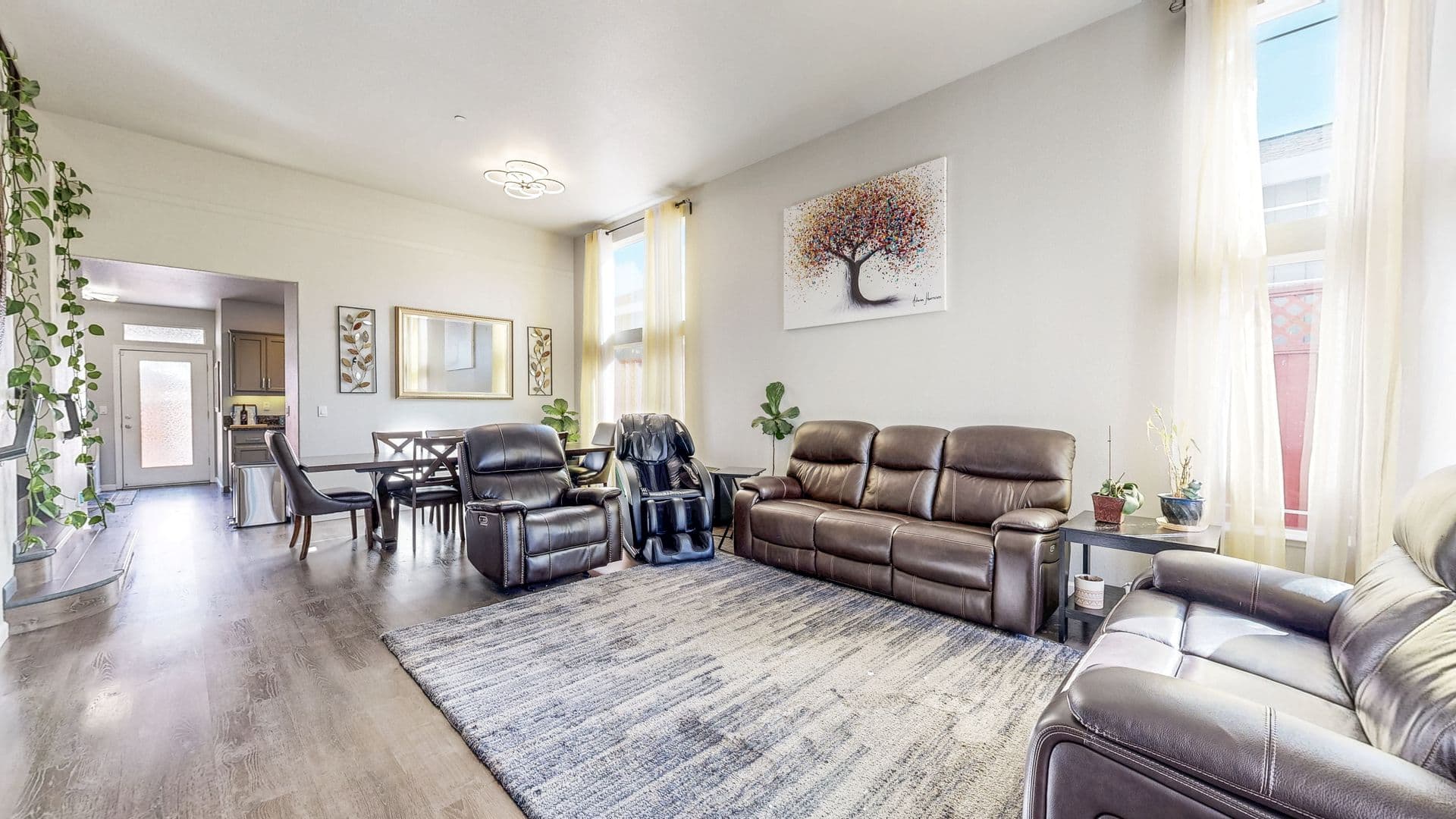 Windsor House: 8112 Luisa Way
