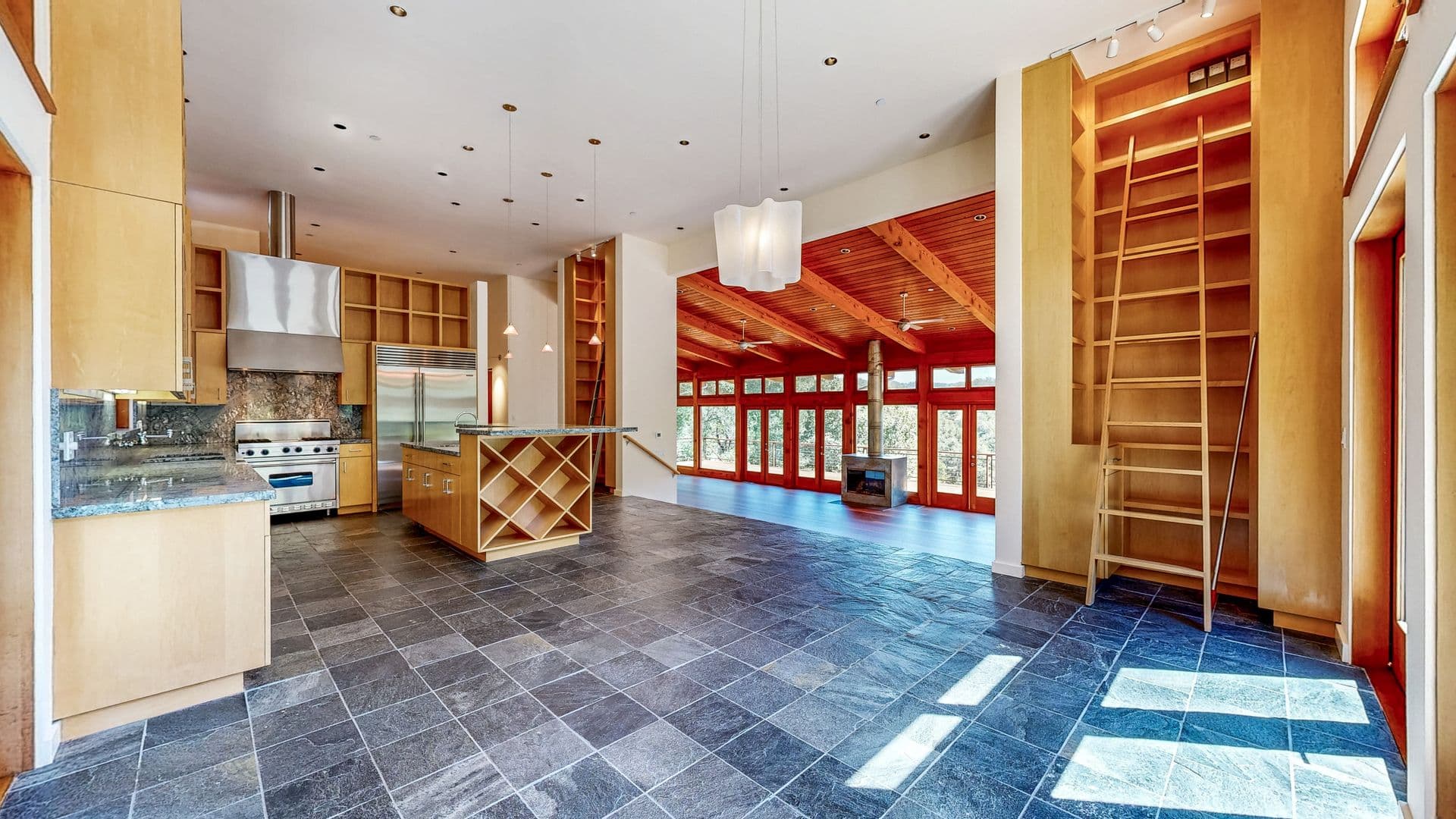 Santa Rosa House: 812 Leslie Creek Lane