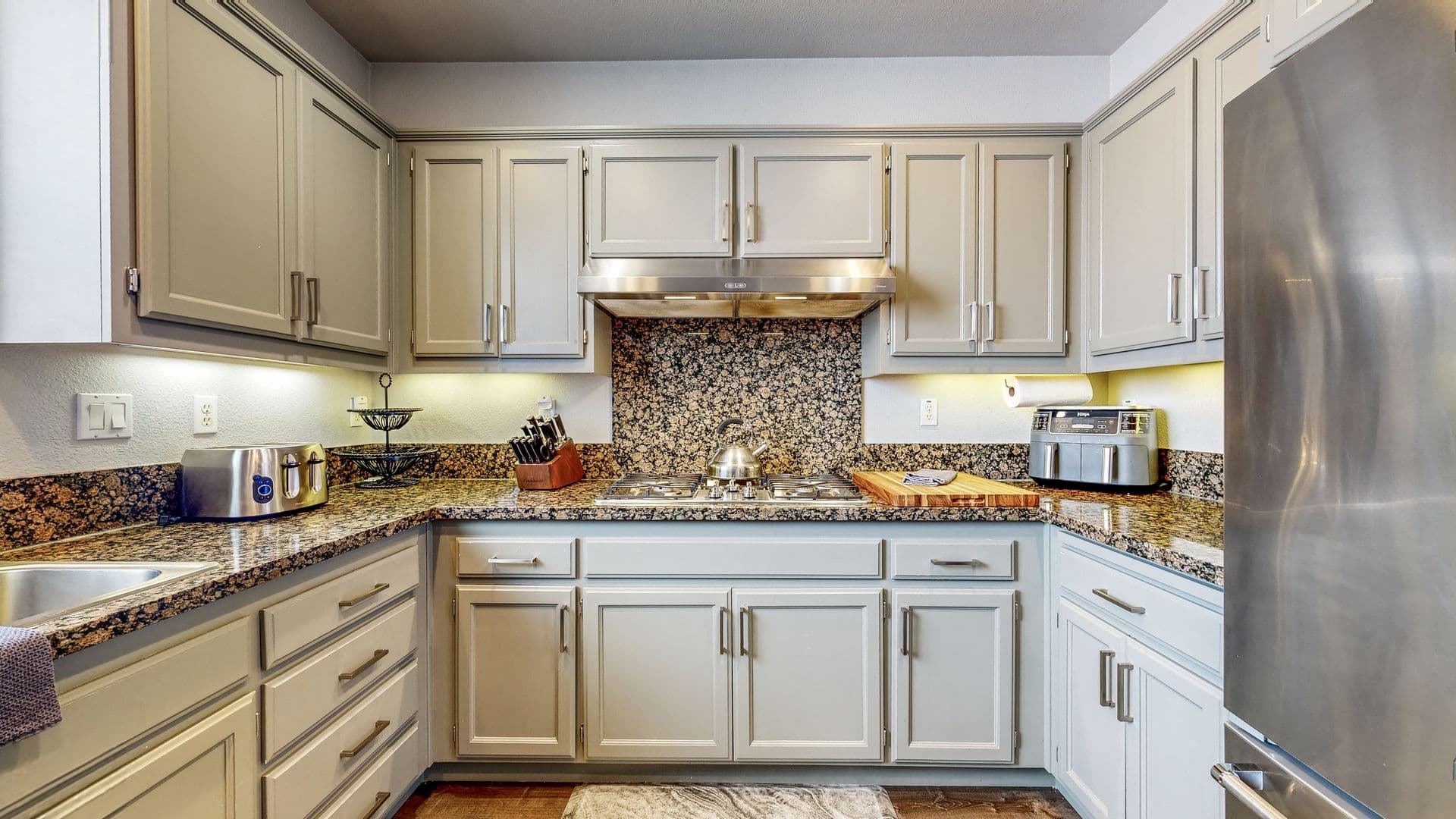 Windsor House: 8112 Luisa Way
