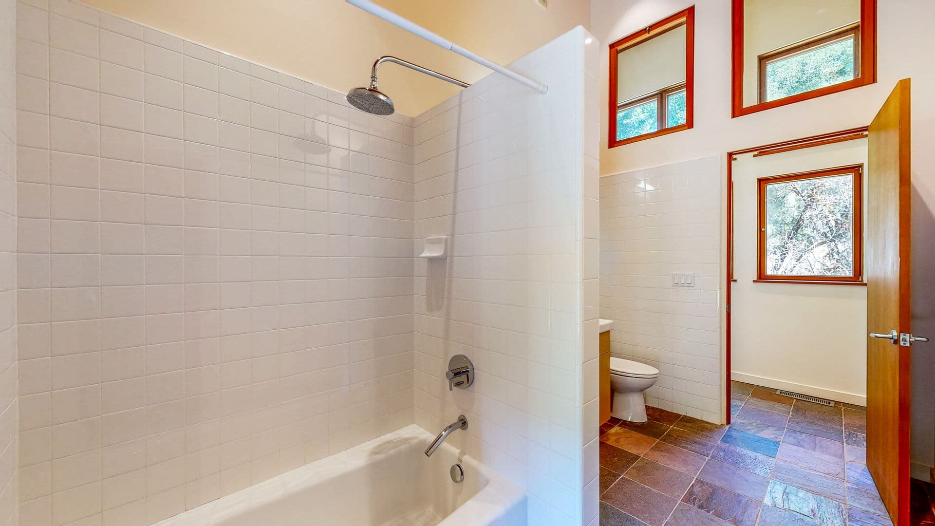 Santa Rosa House: 812 Leslie Creek Lane