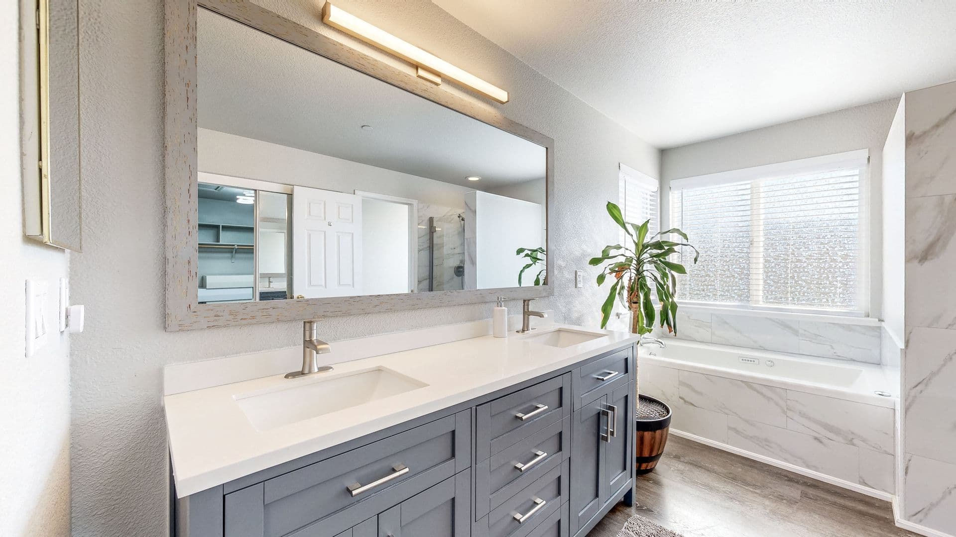 Windsor House: 8112 Luisa Way