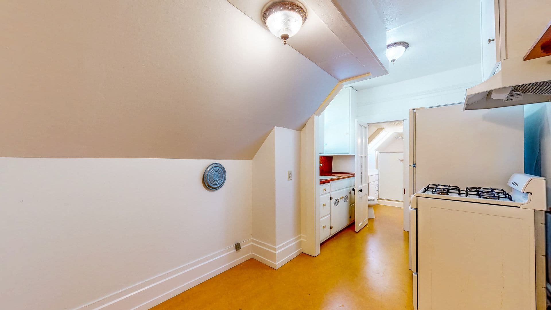 Petaluma Apartment: 407 Kentucky St.