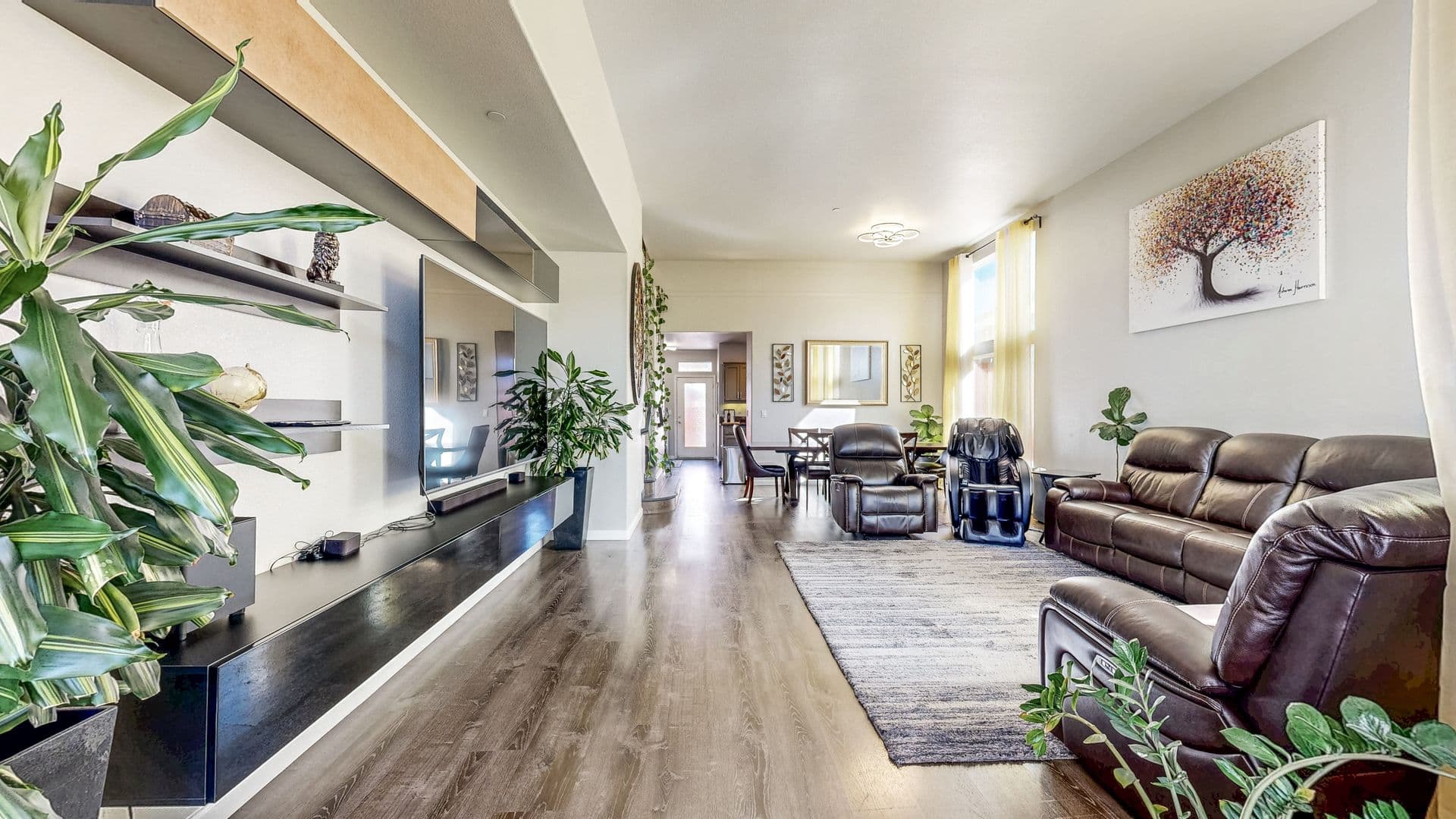 Windsor House: 8112 Luisa Way