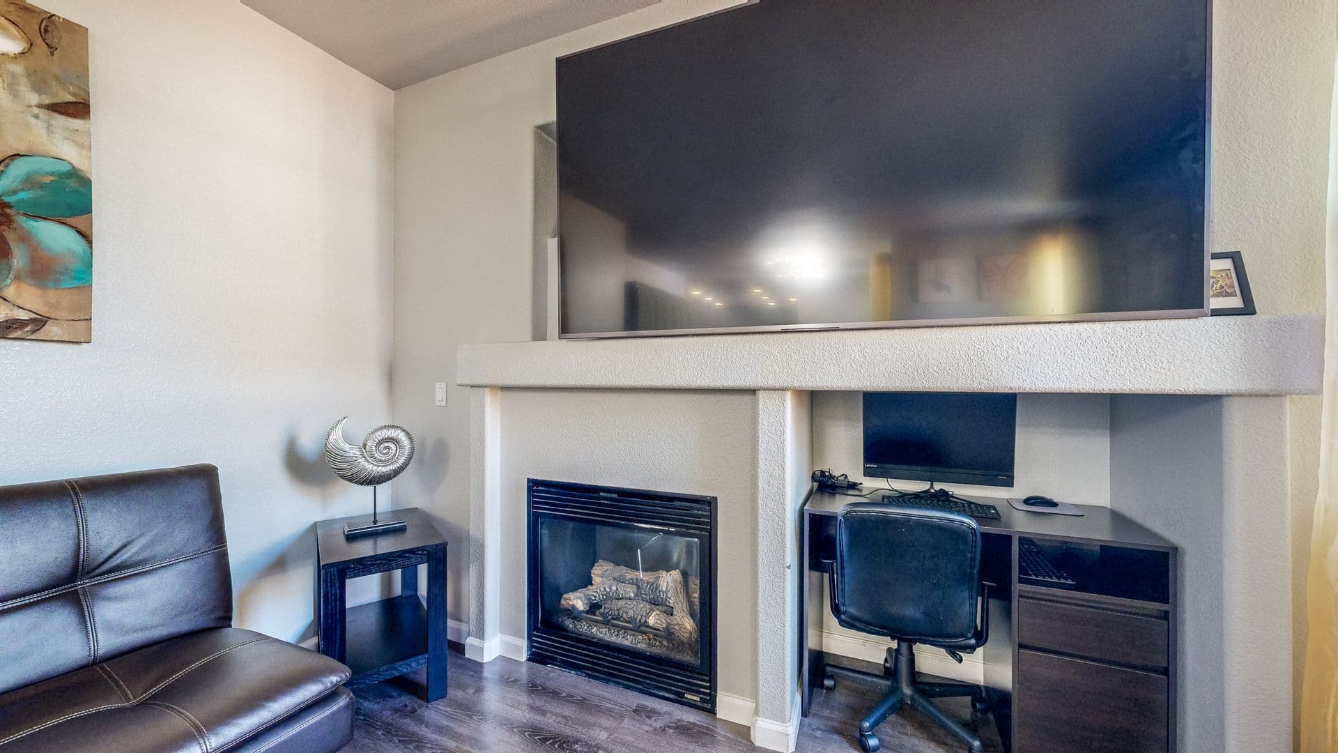 Windsor House: 8112 Luisa Way