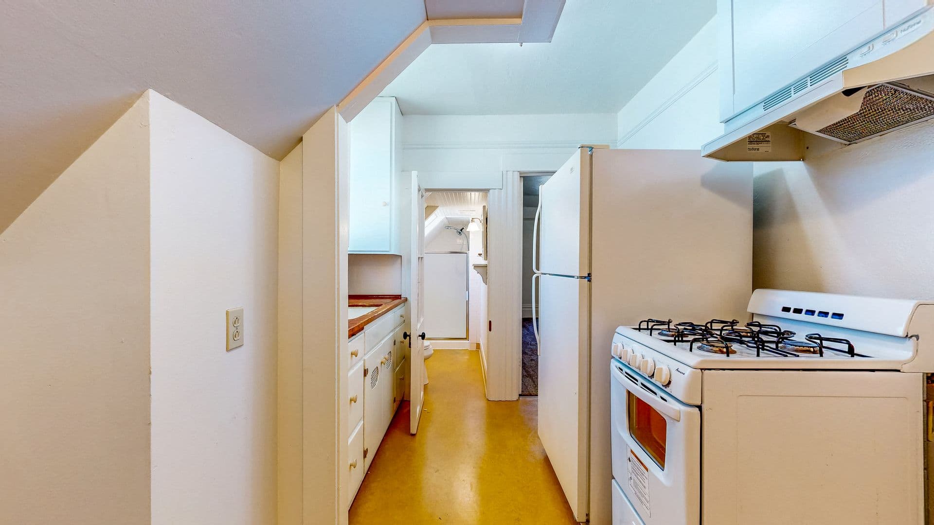 Petaluma Apartment: 407 Kentucky St.