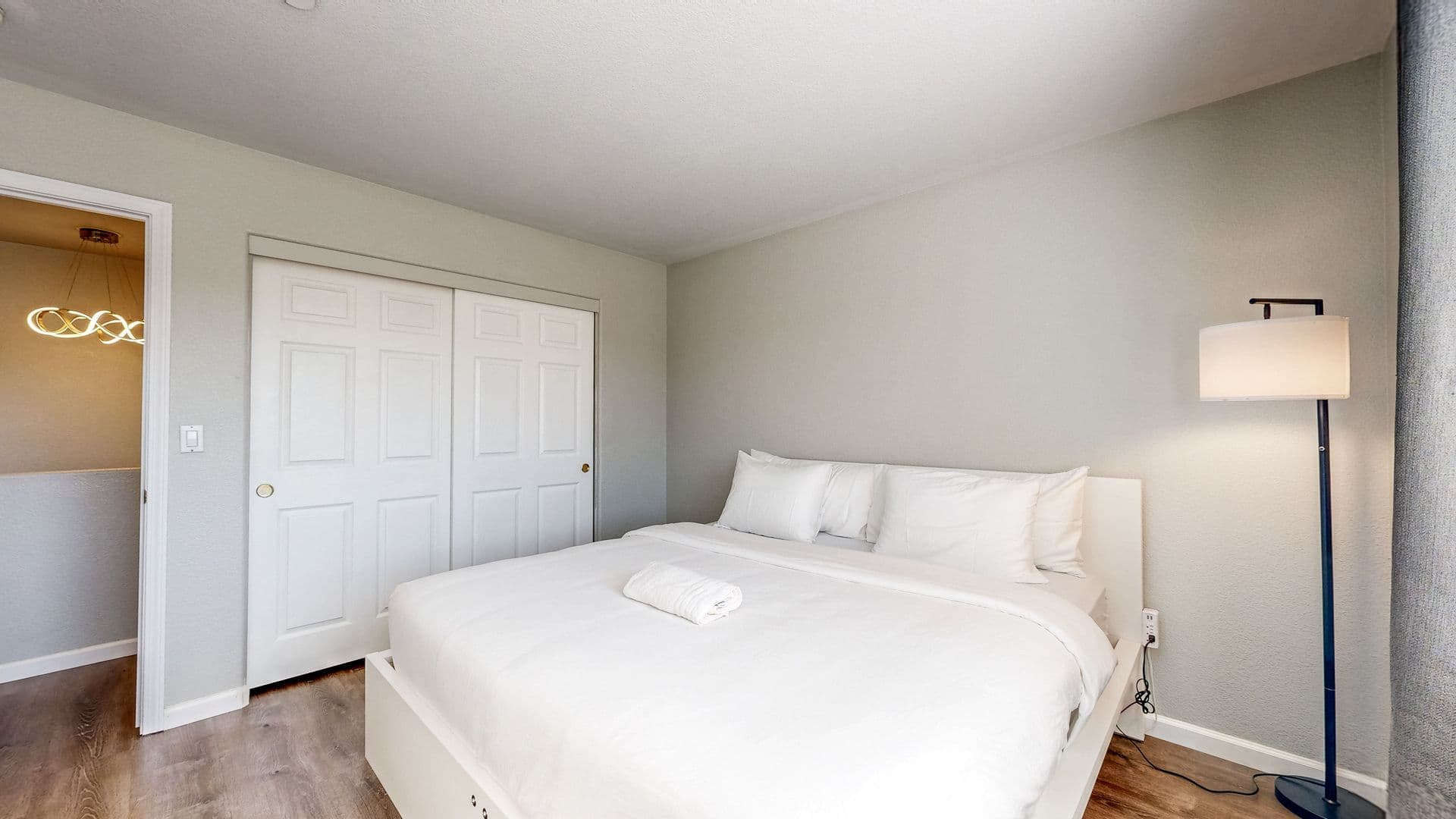 Windsor House: 8112 Luisa Way