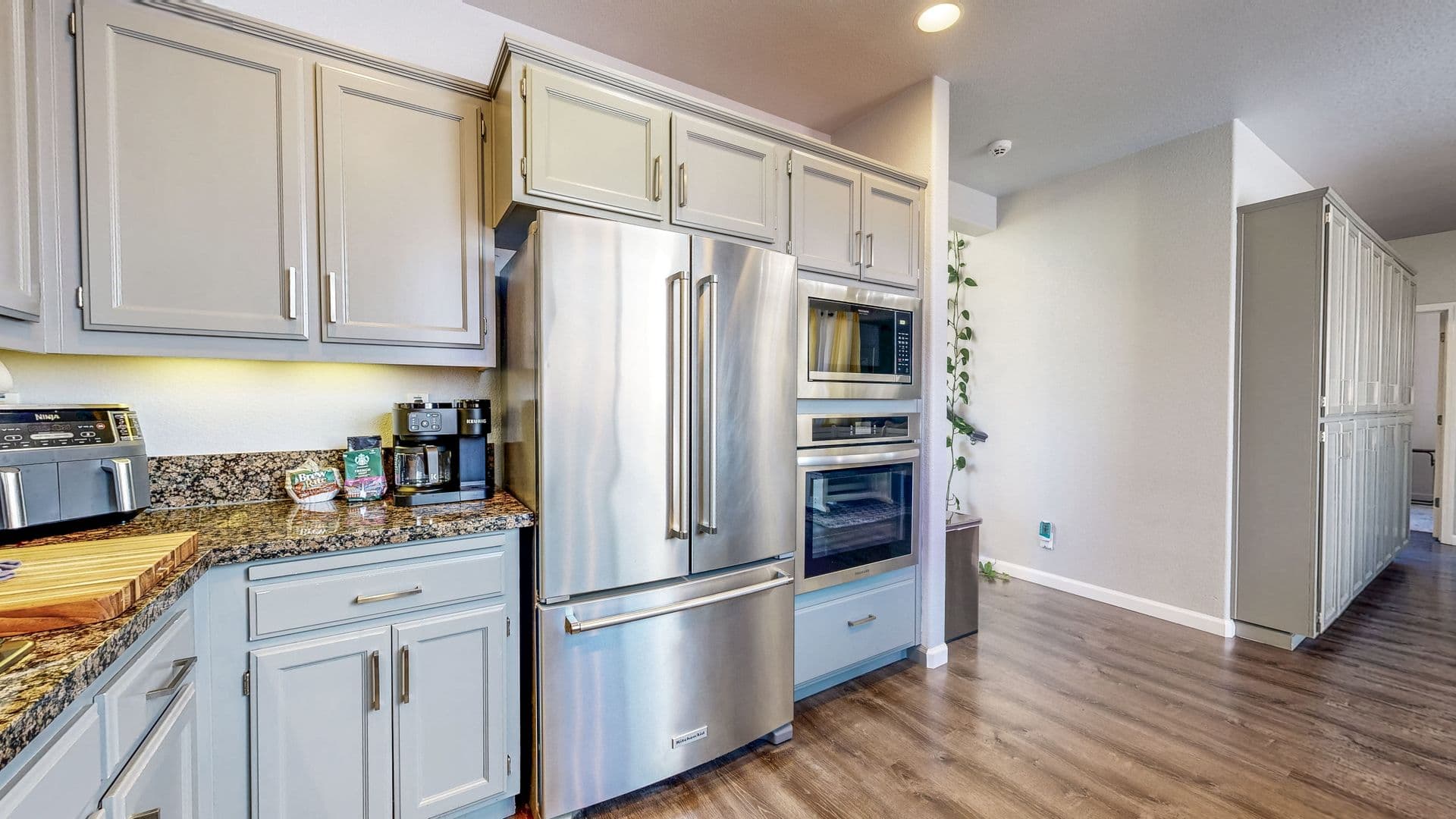 Windsor House: 8112 Luisa Way