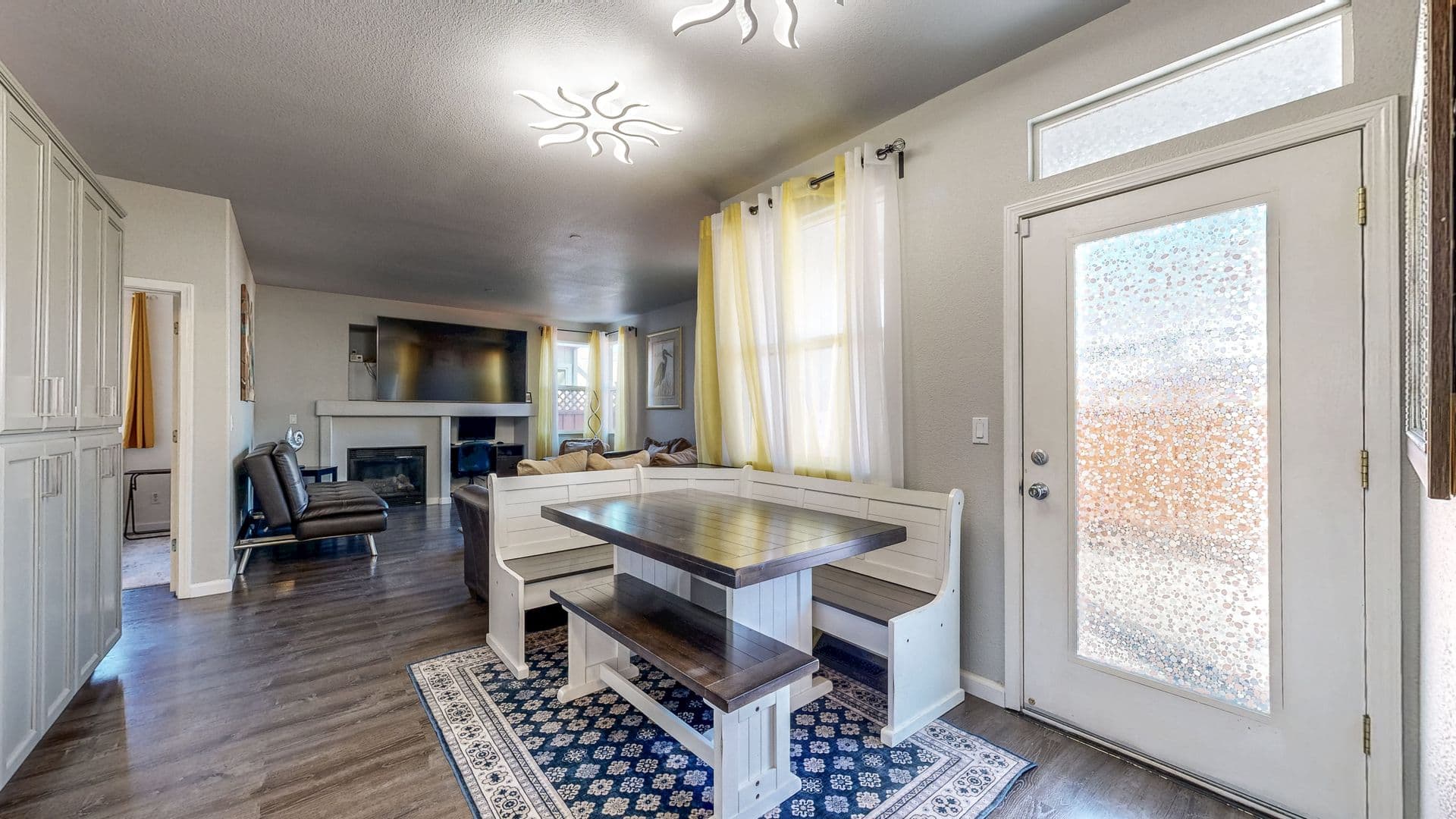 Windsor House: 8112 Luisa Way