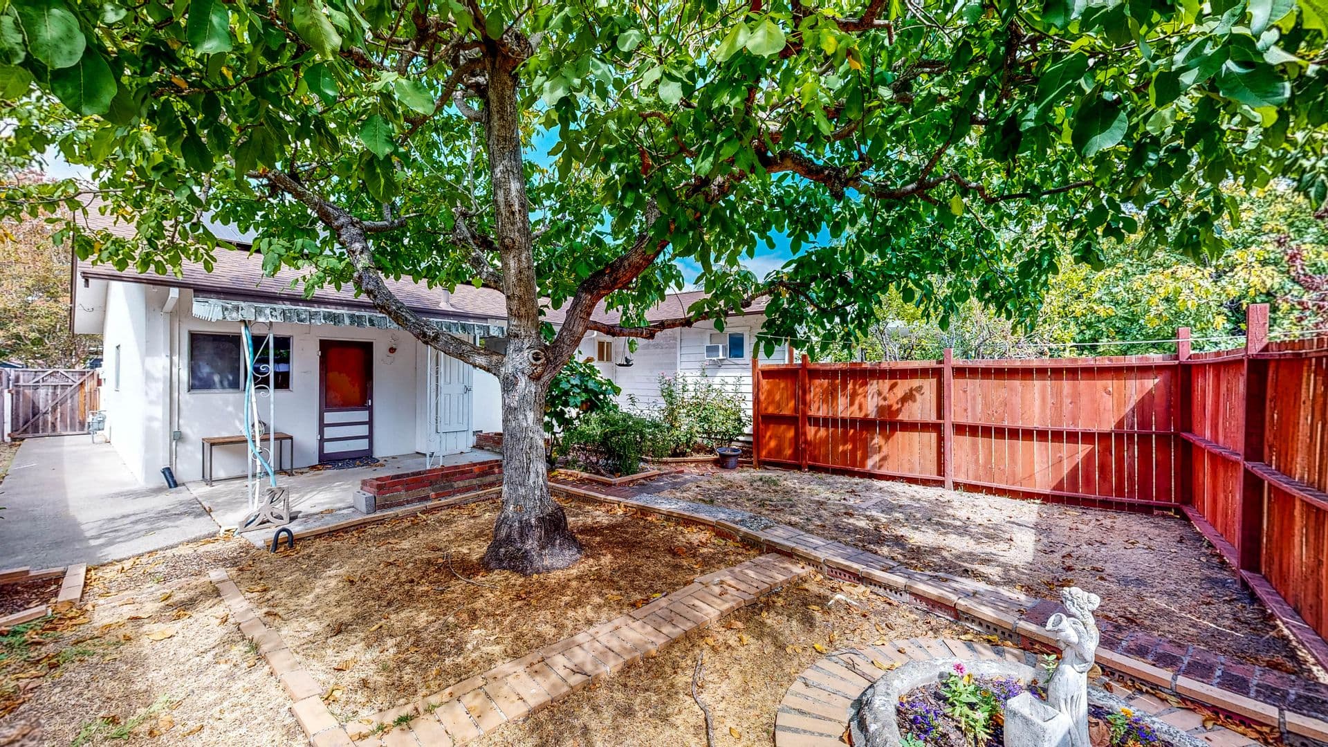 Calistoga House: 1426 3rd St,