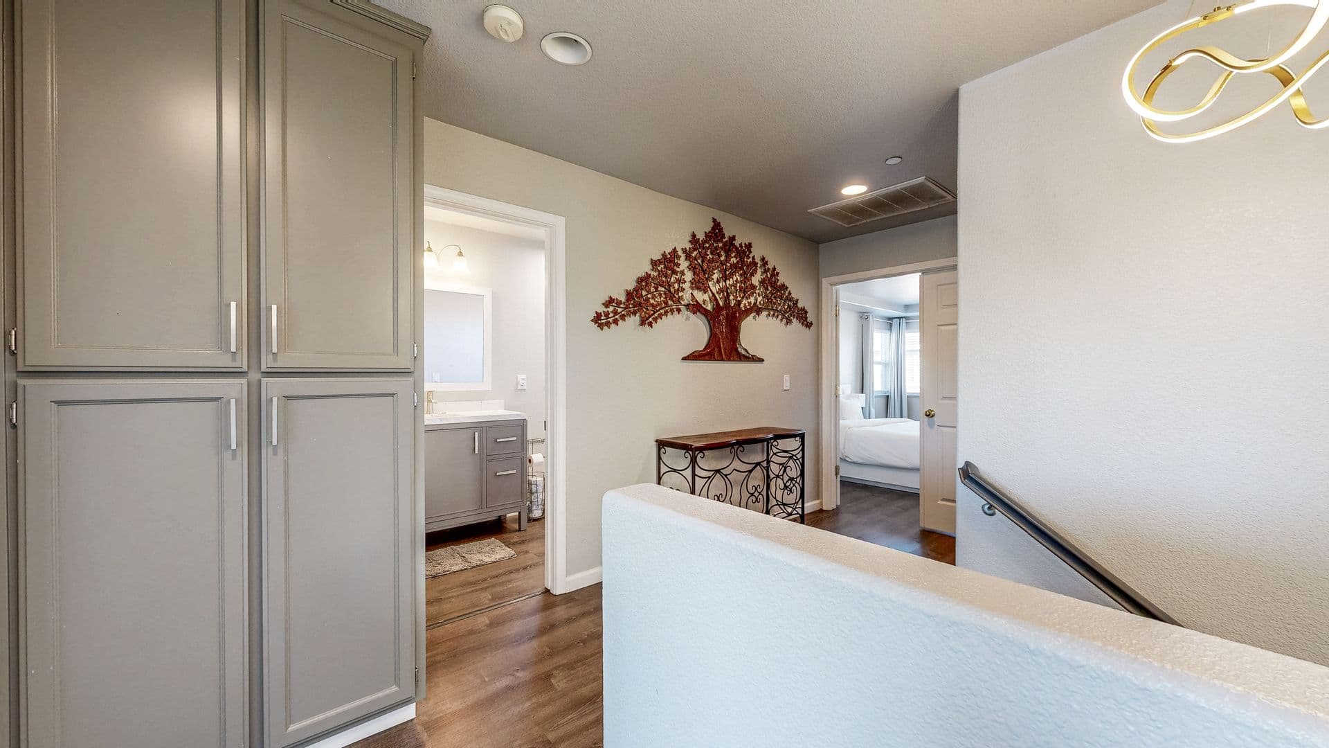Windsor House: 8112 Luisa Way