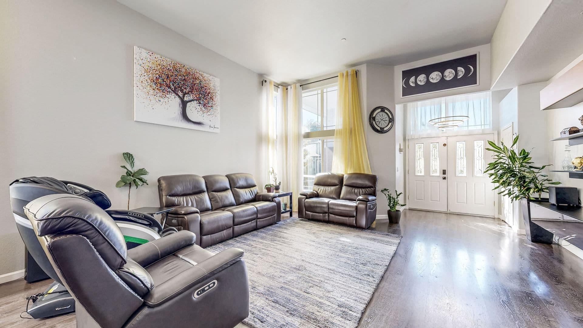 Windsor House: 8112 Luisa Way