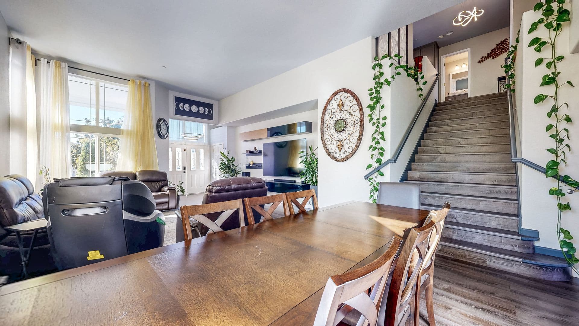 Windsor House: 8112 Luisa Way