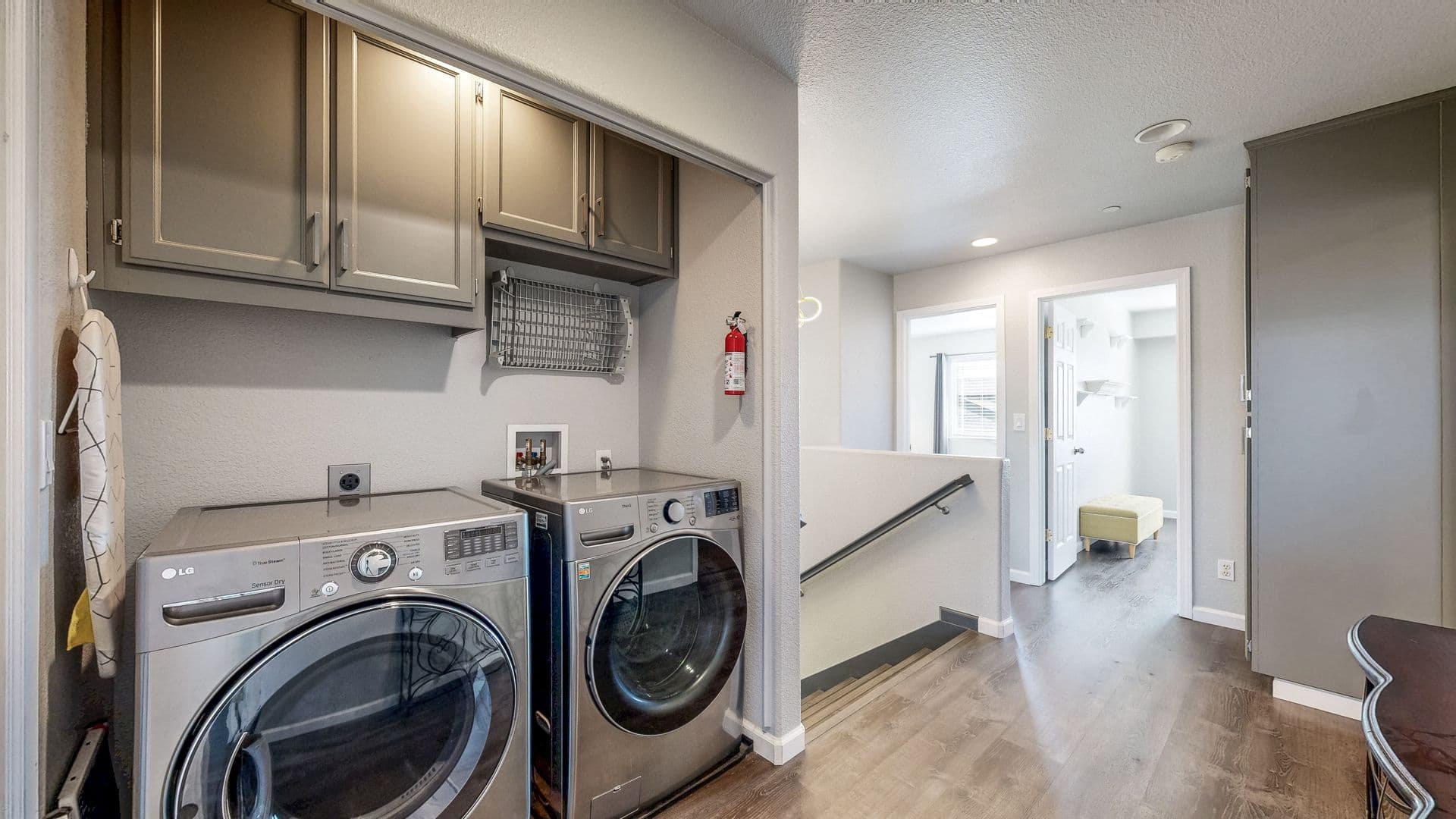 Windsor House: 8112 Luisa Way