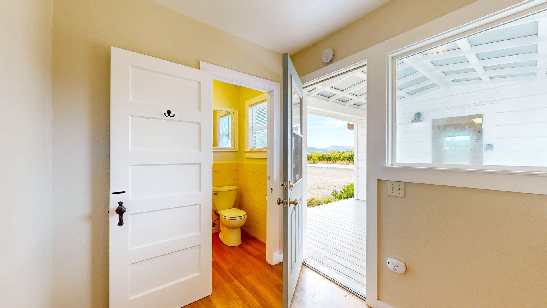 St Helena Apartment: 871 Dowdell Ln,
