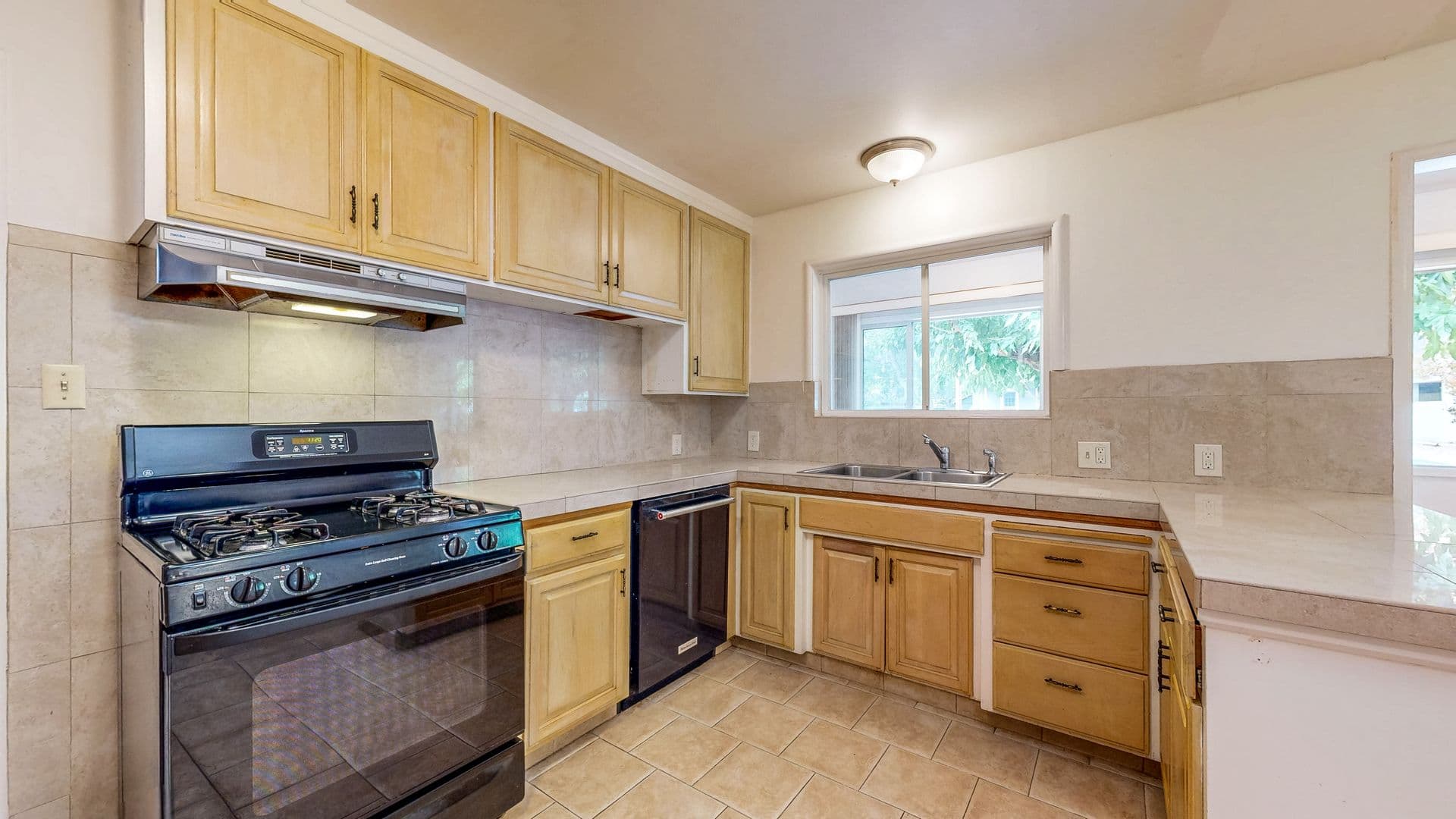 Calistoga House: 1426 3rd St,