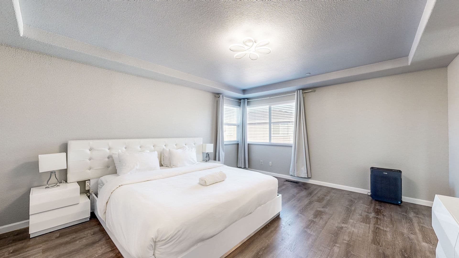 Windsor House: 8112 Luisa Way