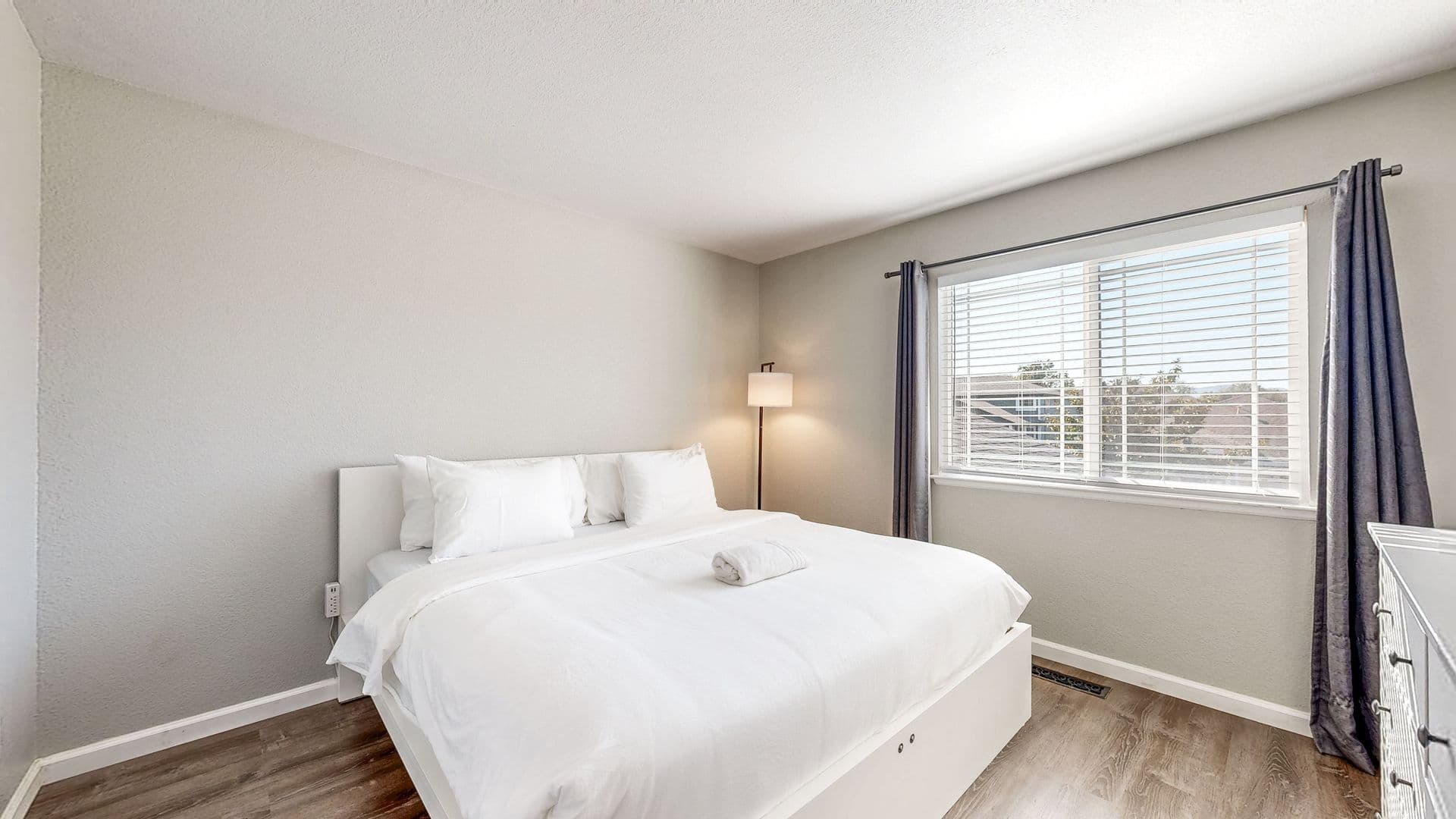 Windsor House: 8112 Luisa Way