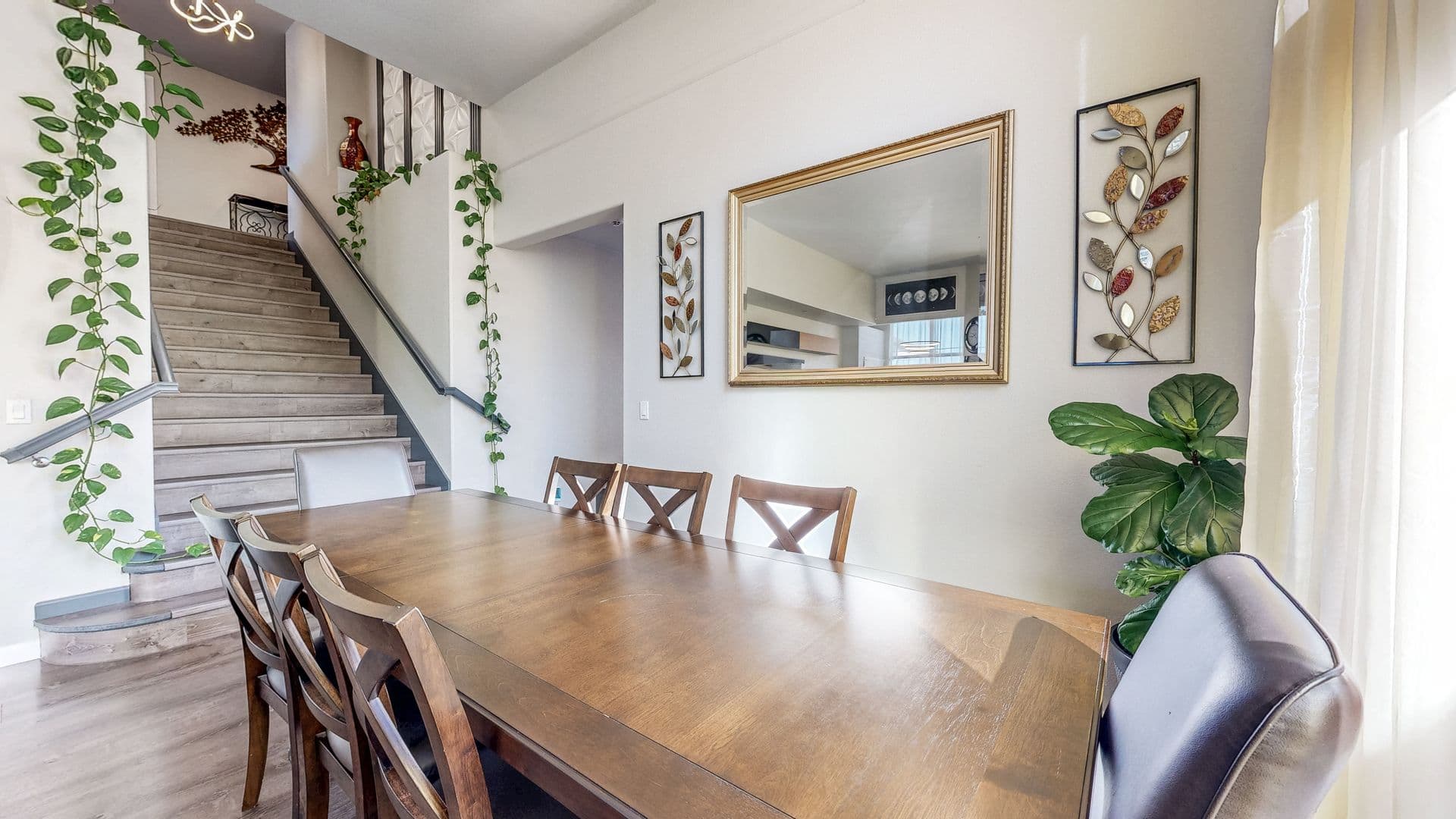 Windsor House: 8112 Luisa Way