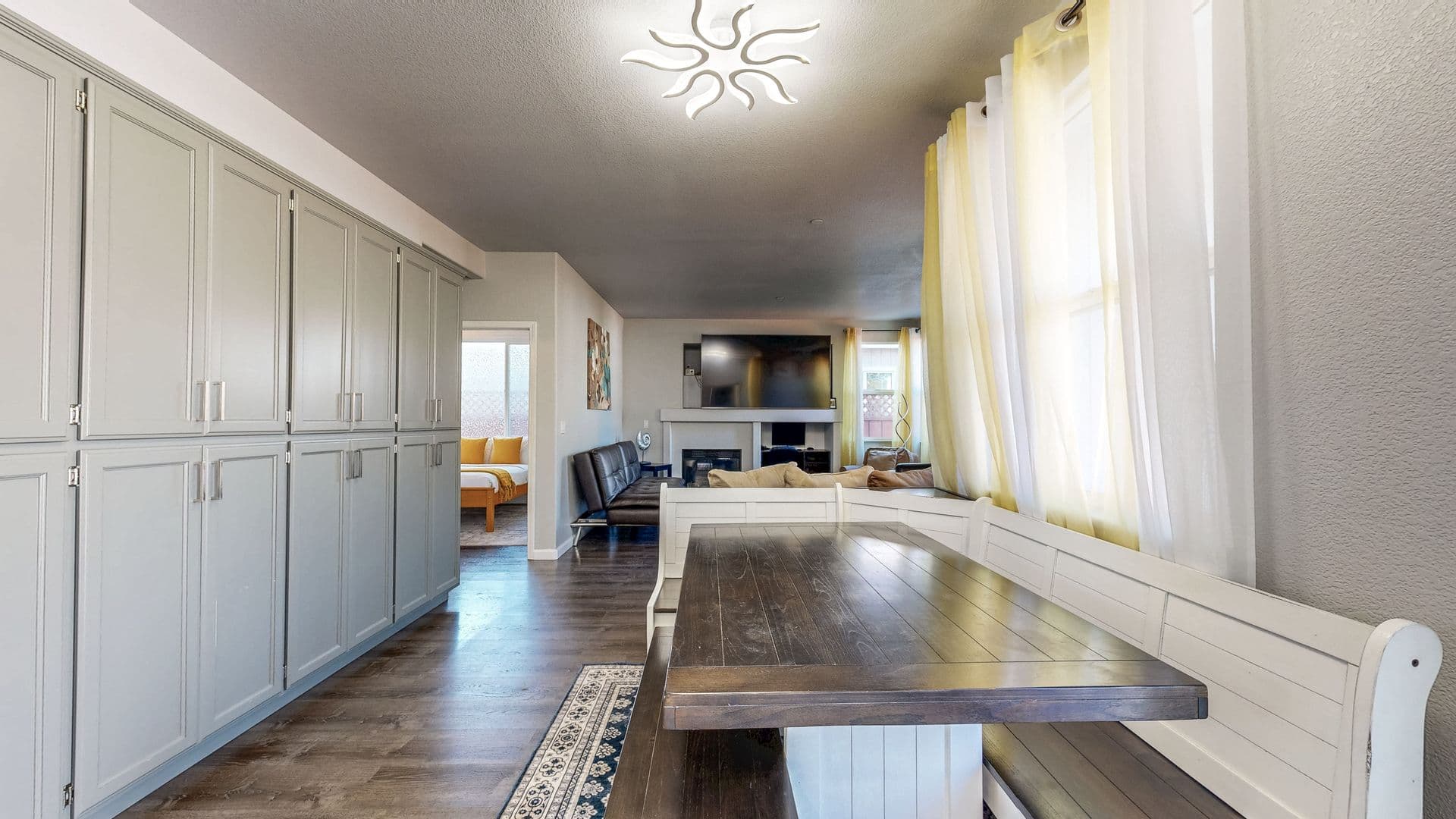 Windsor House: 8112 Luisa Way
