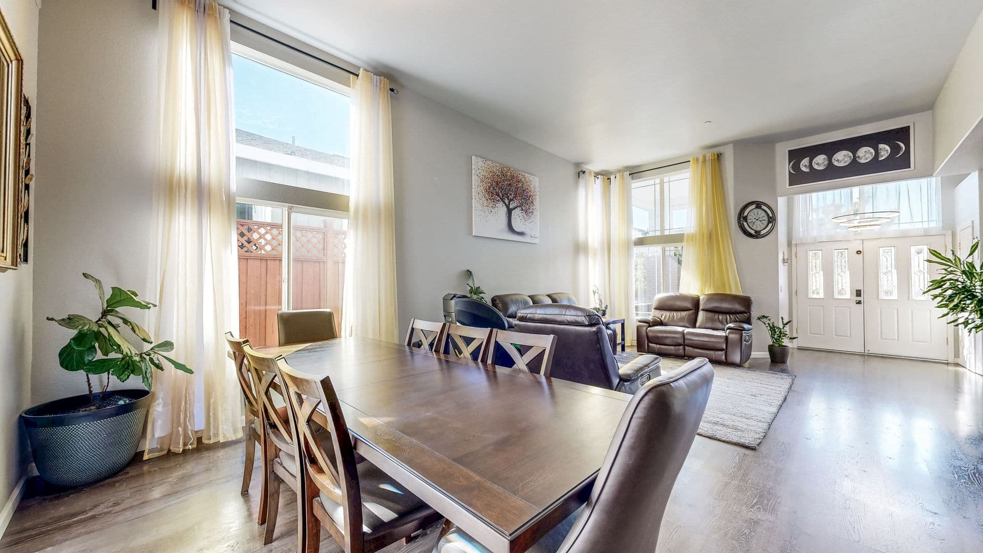 Windsor House: 8112 Luisa Way
