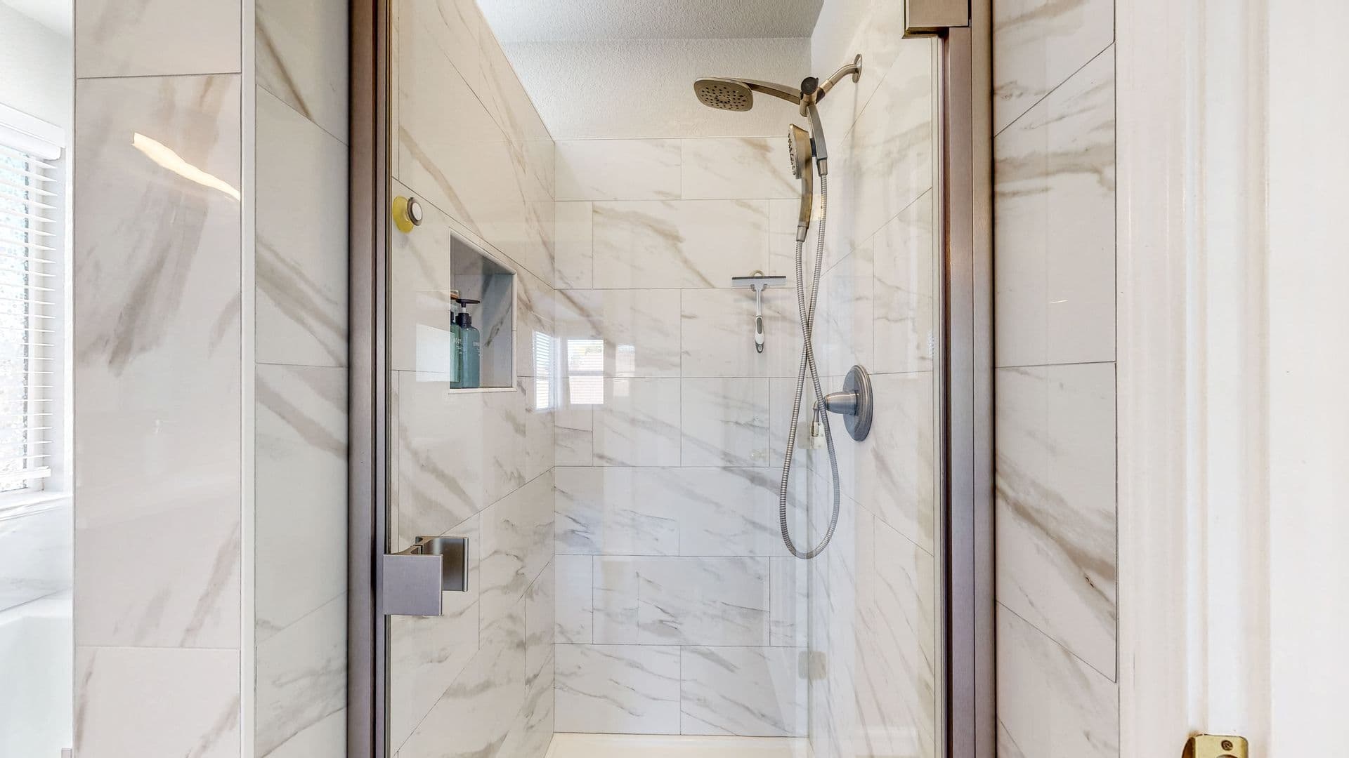 Windsor House: 8112 Luisa Way