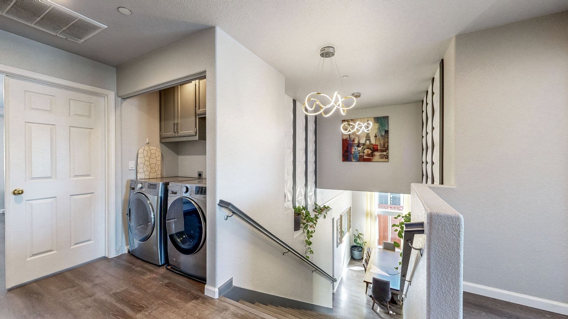Windsor House: 8112 Luisa Way