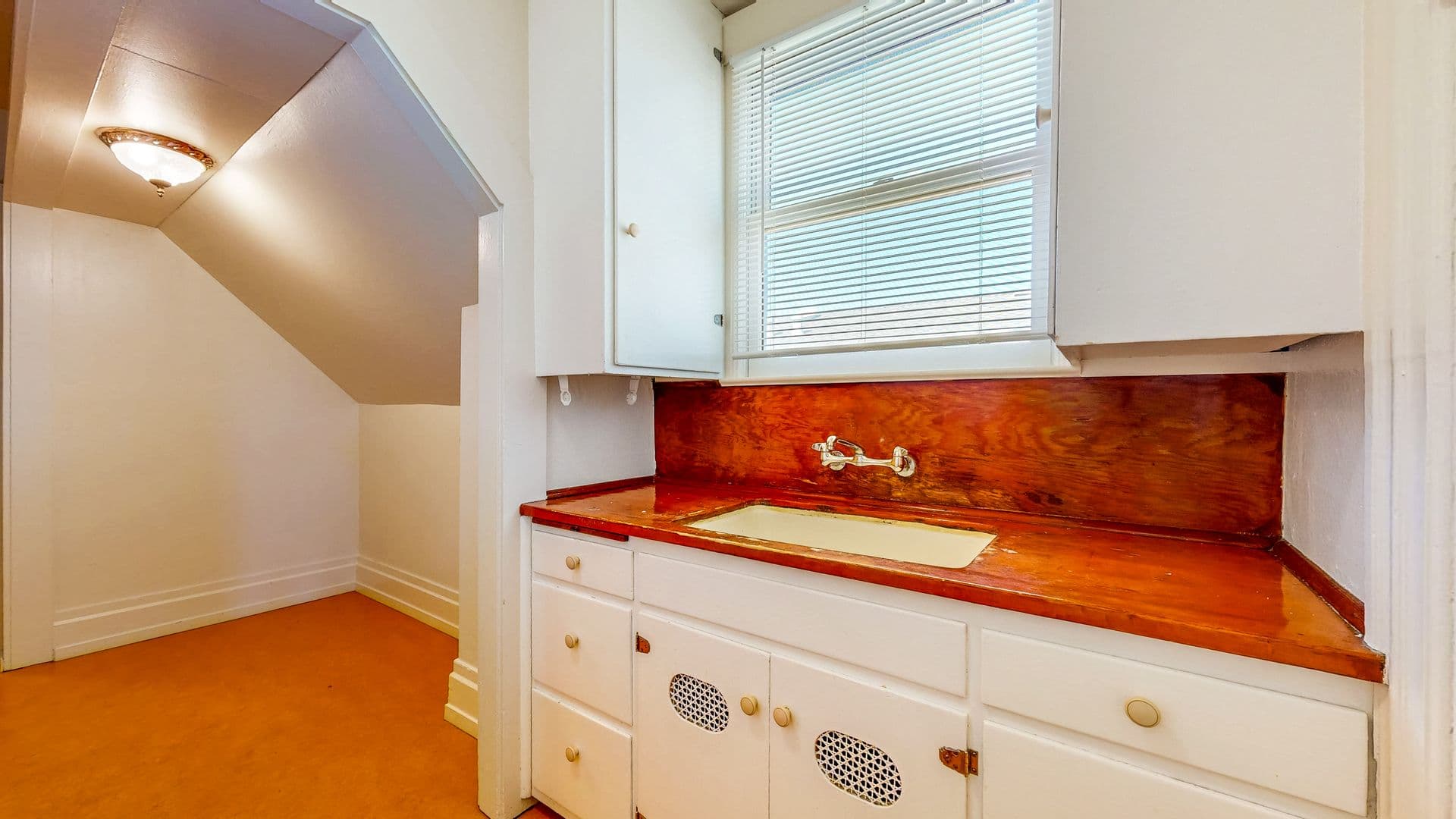 Petaluma Apartment: 407 Kentucky St.