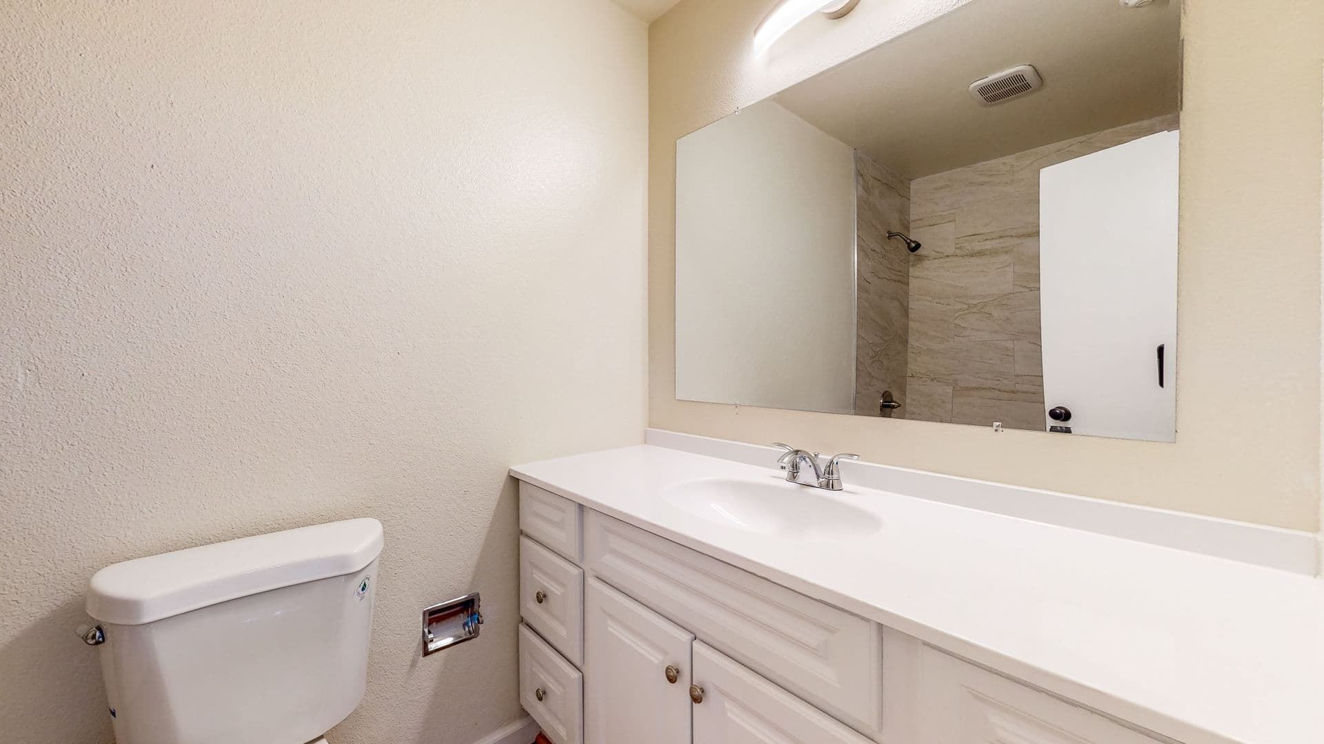 Santa Rosa Apartment: 2366 Heidi Place