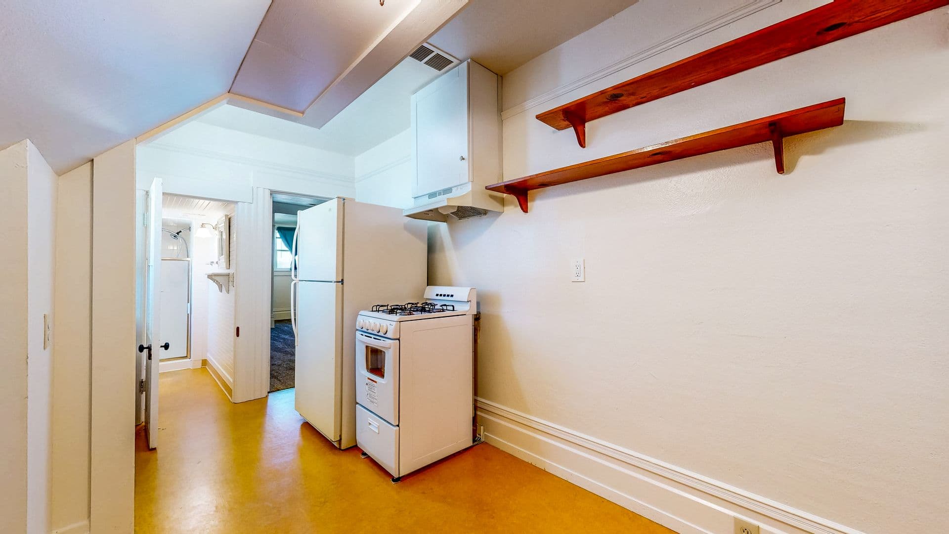 Petaluma Apartment: 407 Kentucky St.