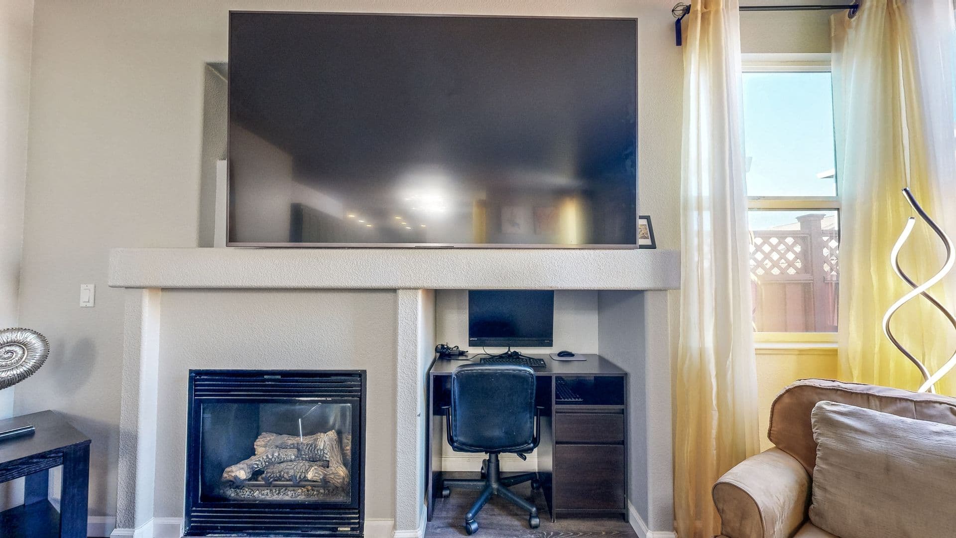 Windsor House: 8112 Luisa Way