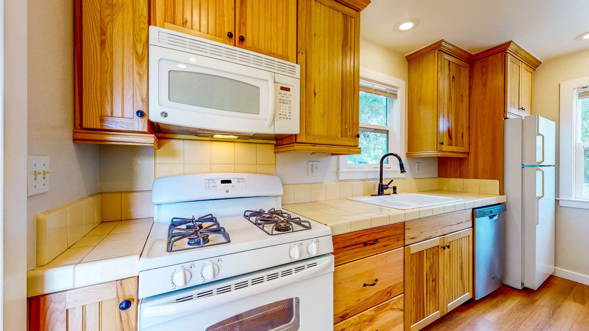St Helena Apartment: 871 Dowdell Ln,