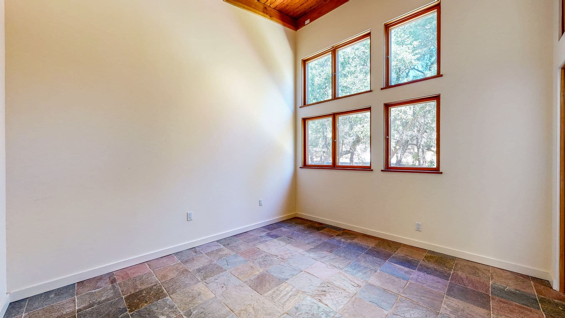 Santa Rosa House: 812 Leslie Creek Lane