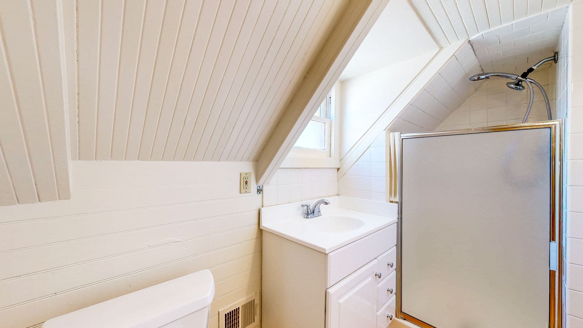 Petaluma Apartment: 407 Kentucky St.