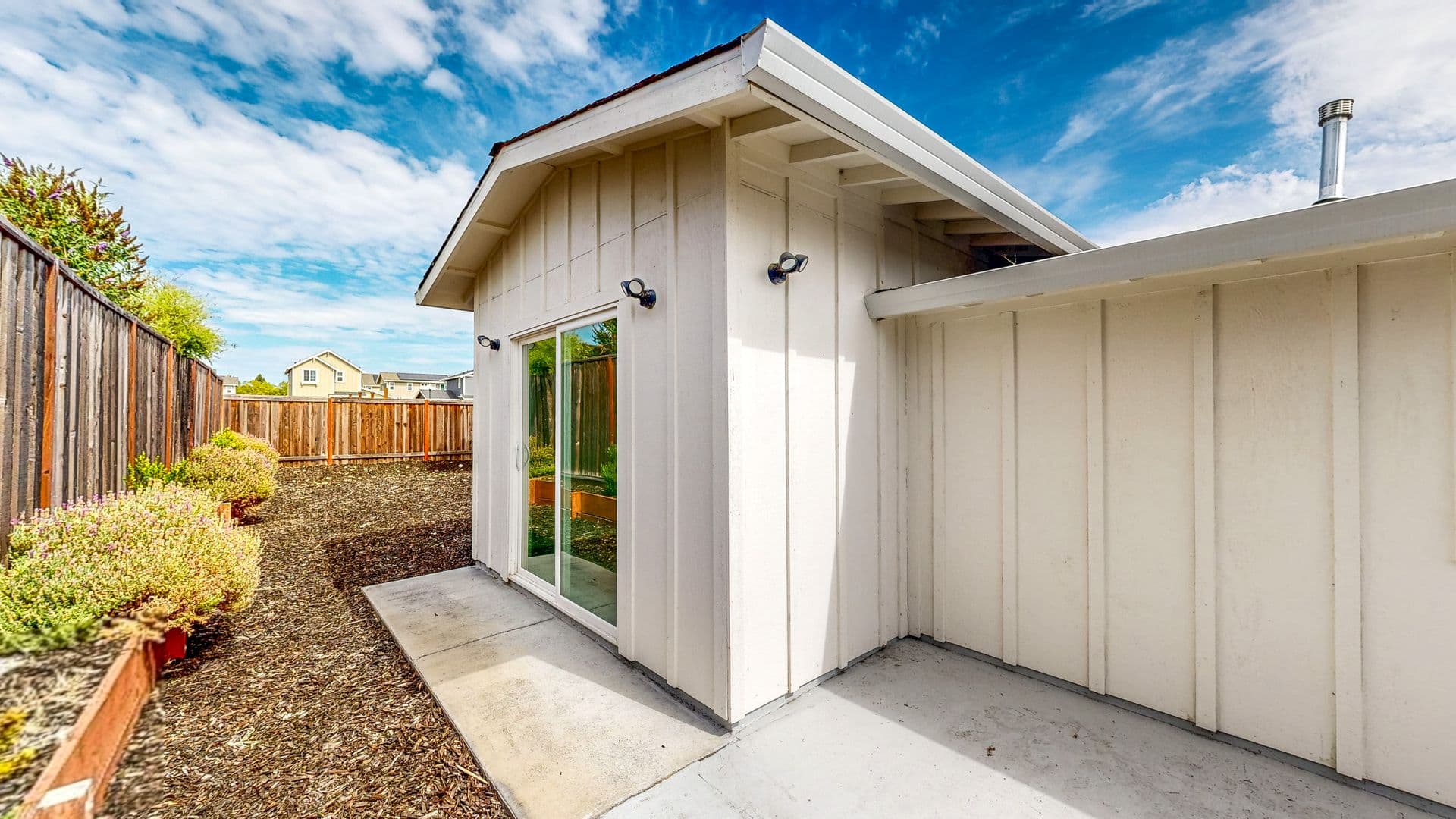 Santa Rosa Apartment: 2113 Dennis Lane