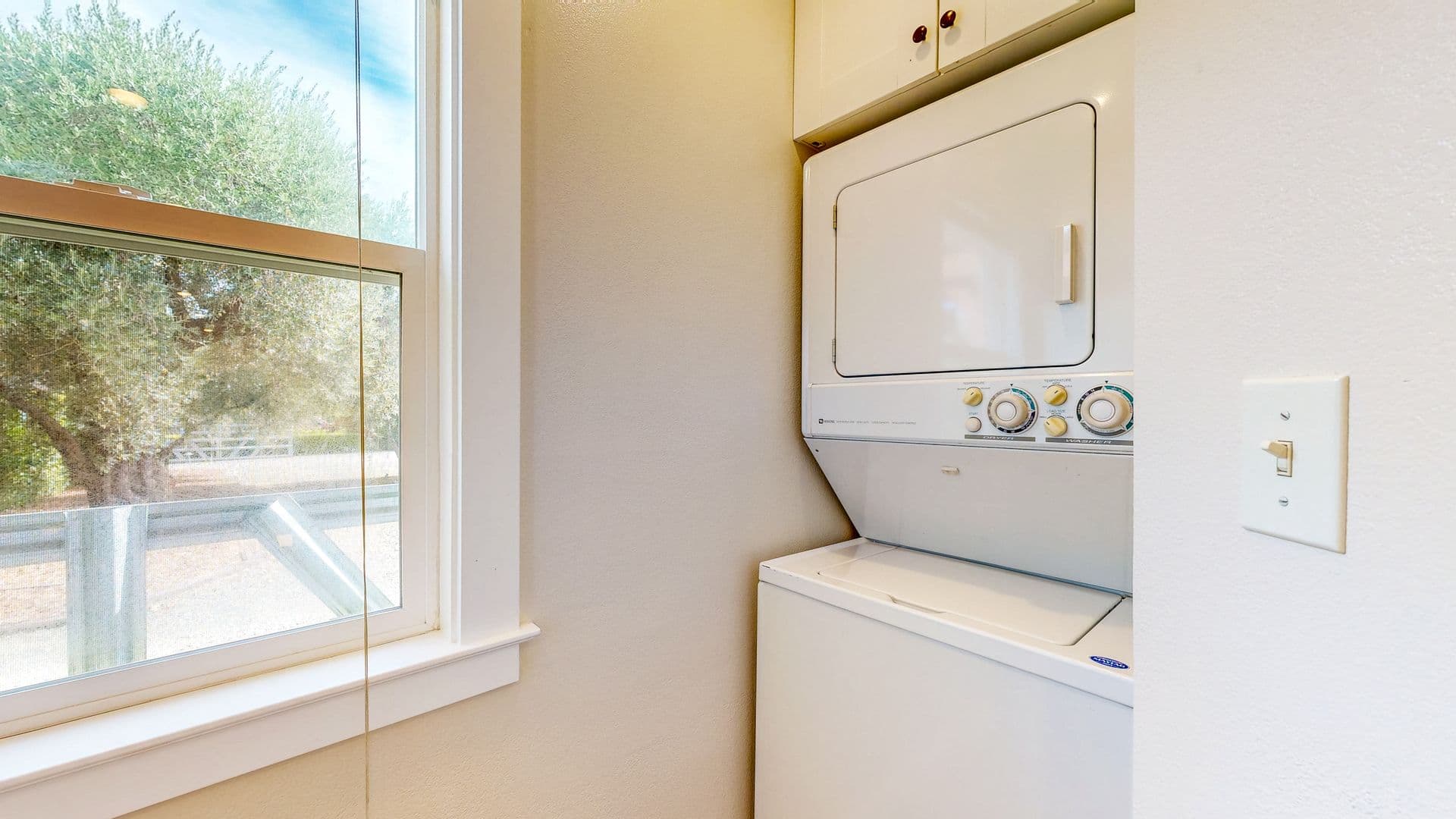 St Helena Apartment: 871 Dowdell Ln,