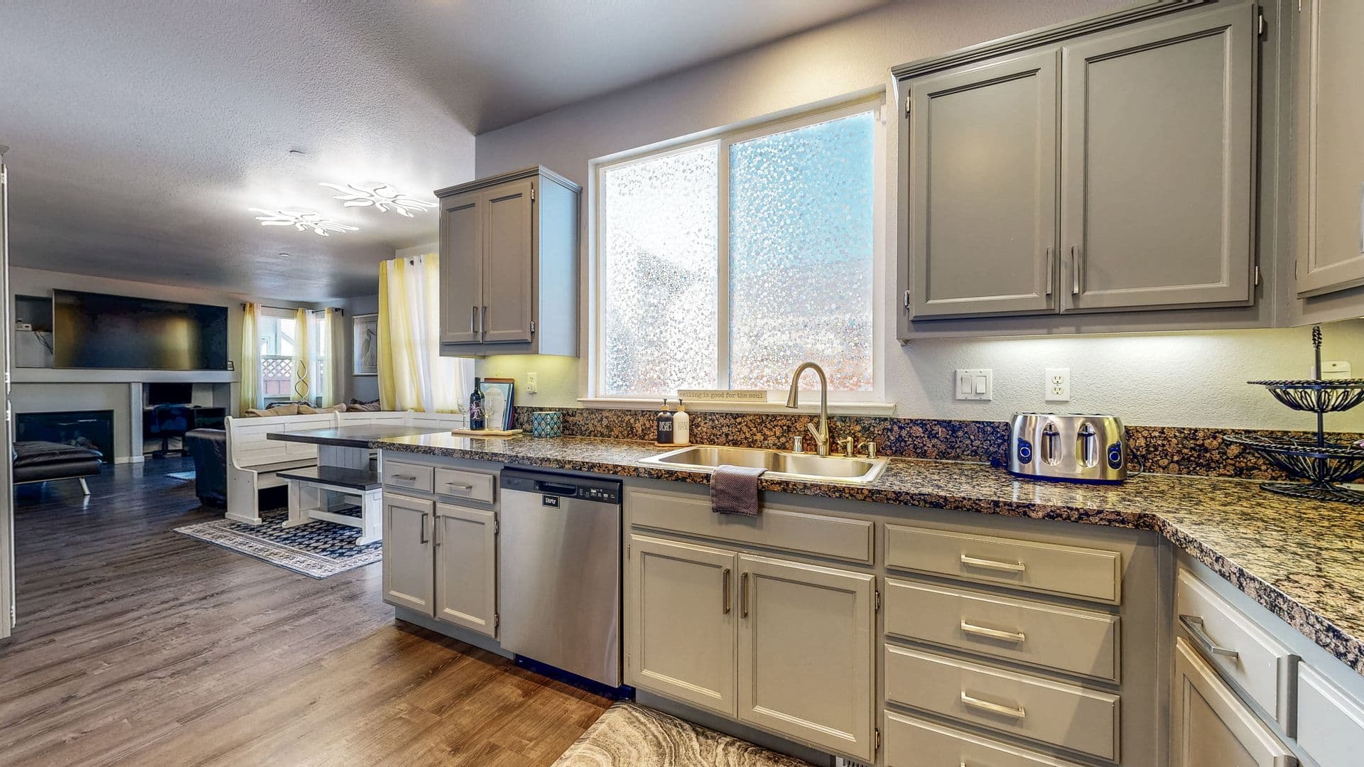 Windsor House: 8112 Luisa Way