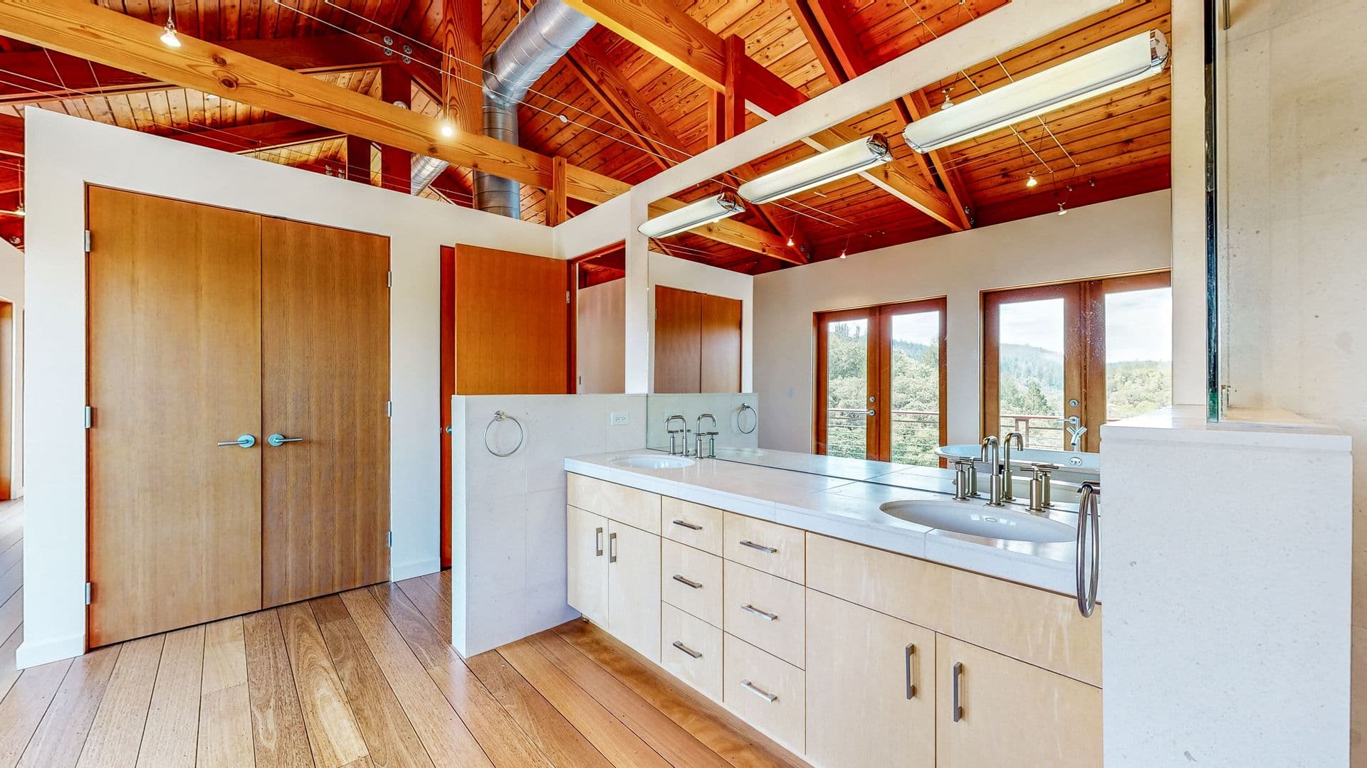 Santa Rosa House: 812 Leslie Creek Lane